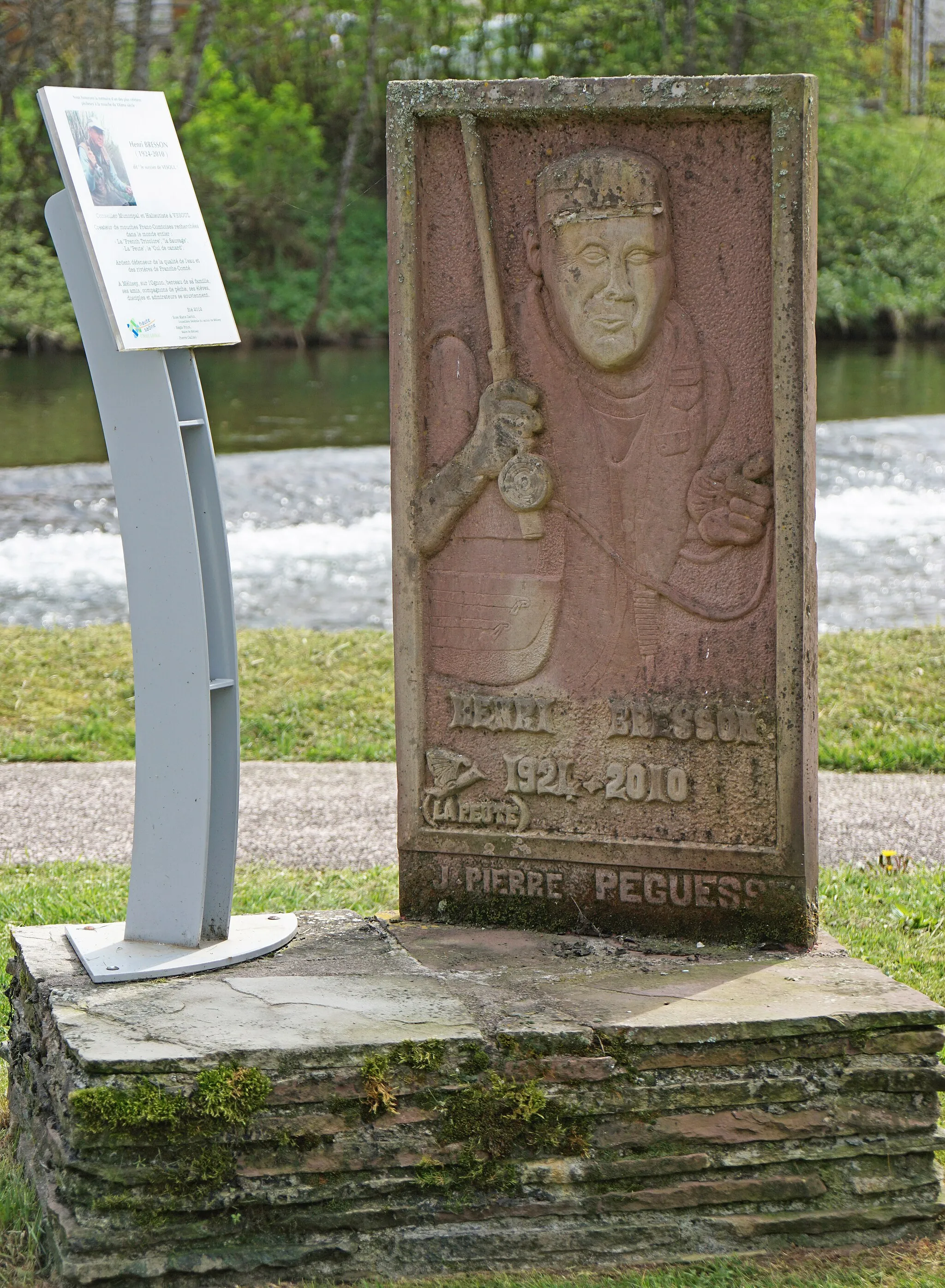 Photo showing: Stèle mémorielle d'Henri Bresson installée près du pont de l'Ognon à Mélisey.