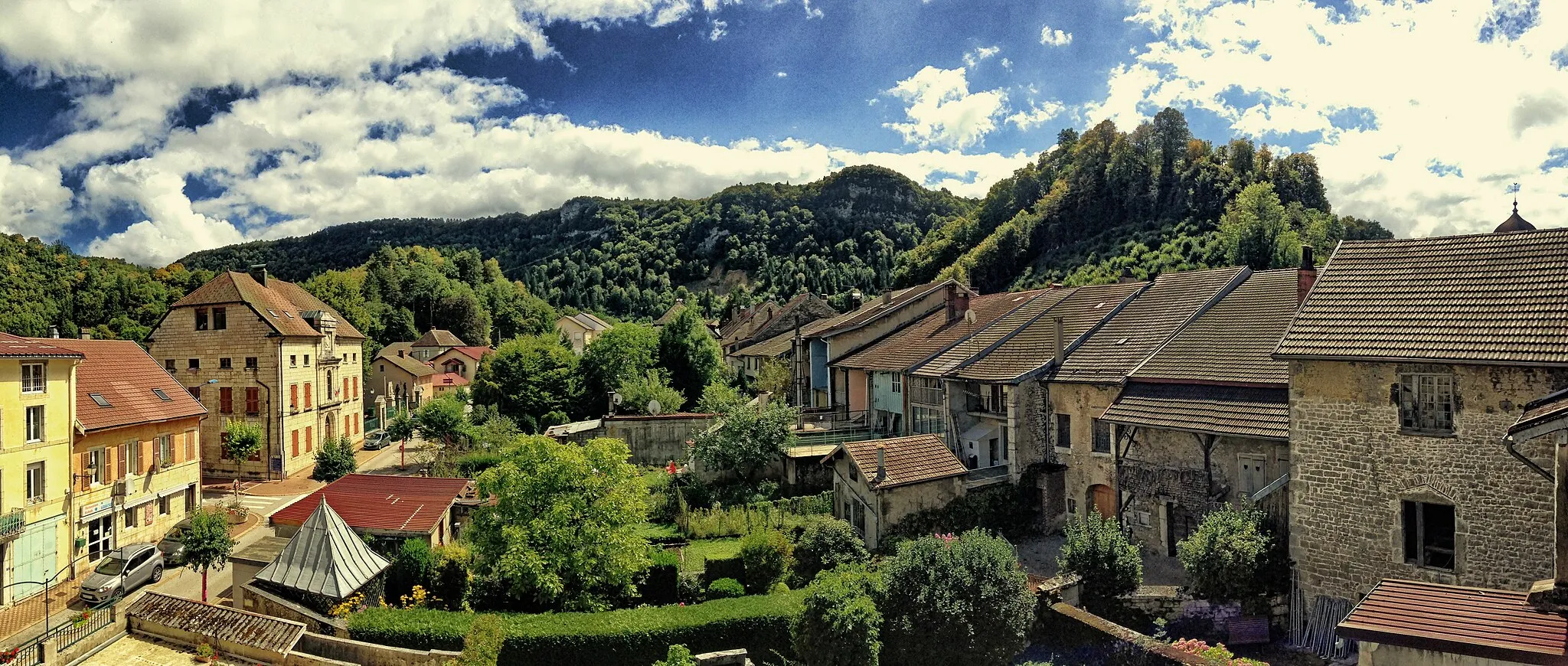 Photo showing: Centre ville de Moirans en montagne côté jardins, exceptionnel.