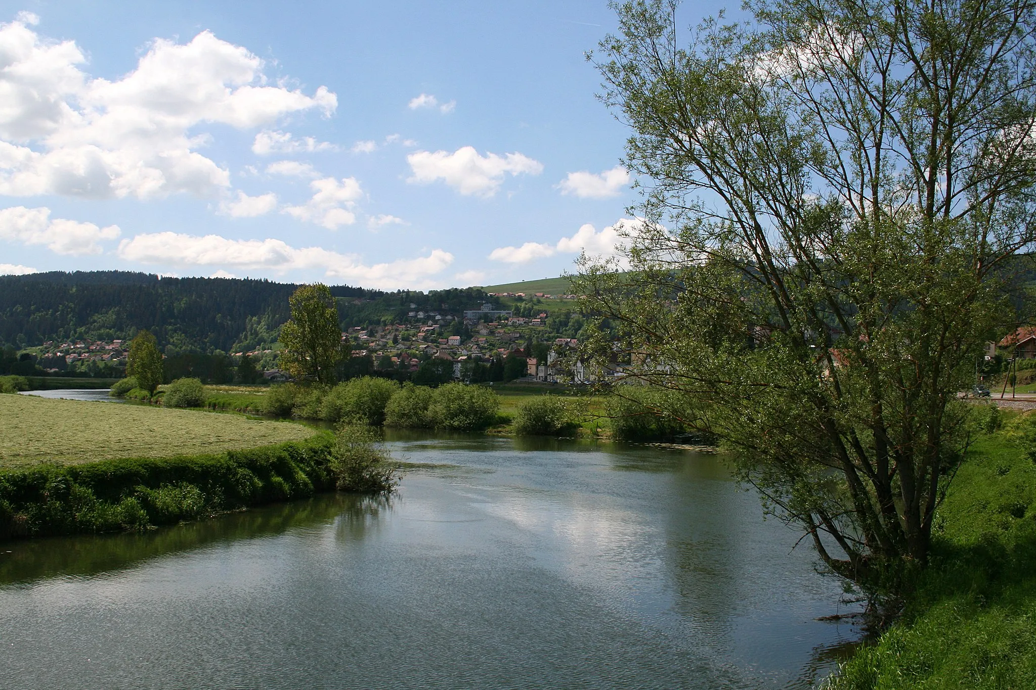 Photo showing: Morteau (Doubs - France), the road of Villers-le-Lac (D215) along the Doubs (river).