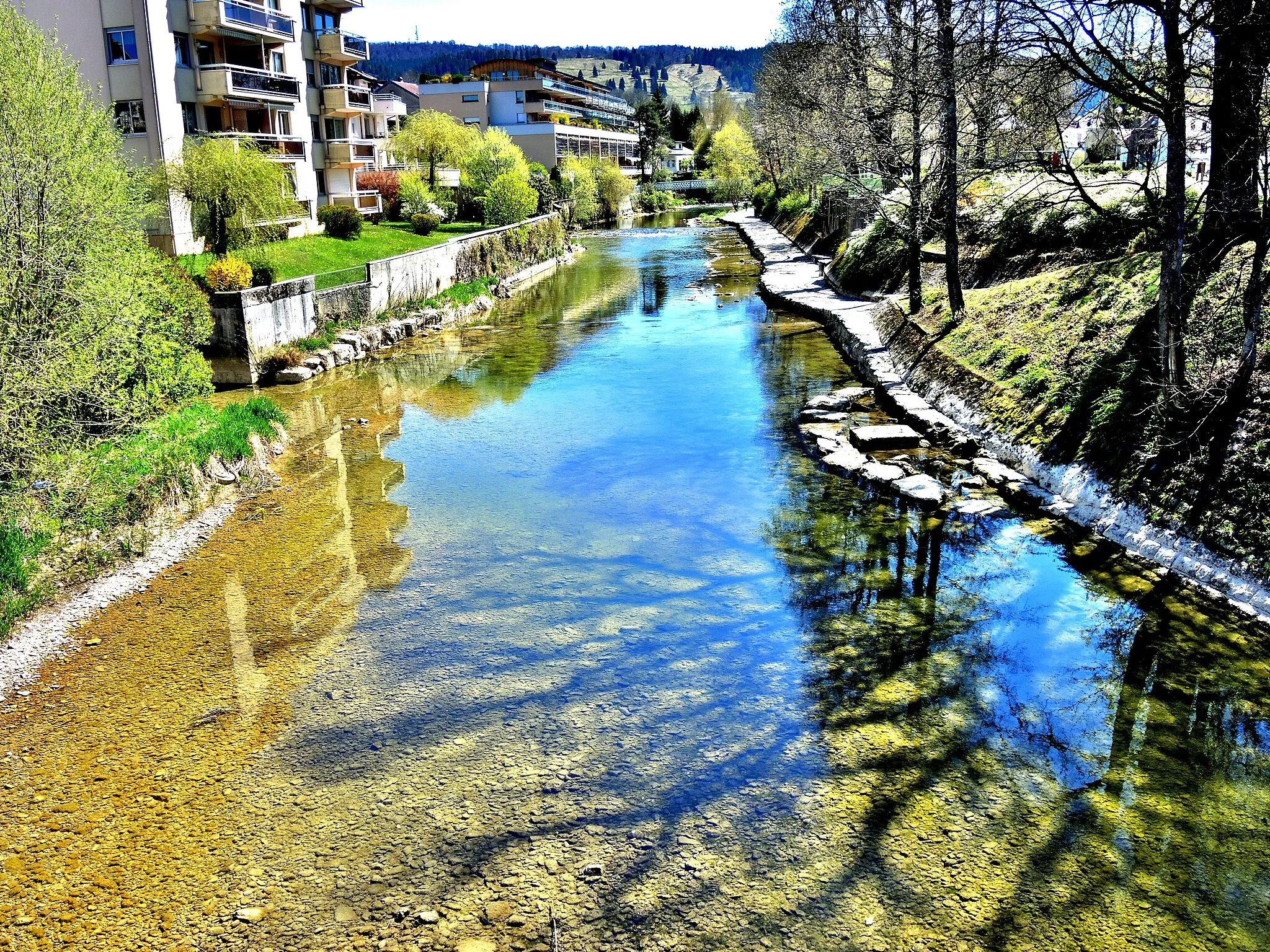 Photo showing: Chemin-promenade le long du Doubs, à Pontarlier. Doubs