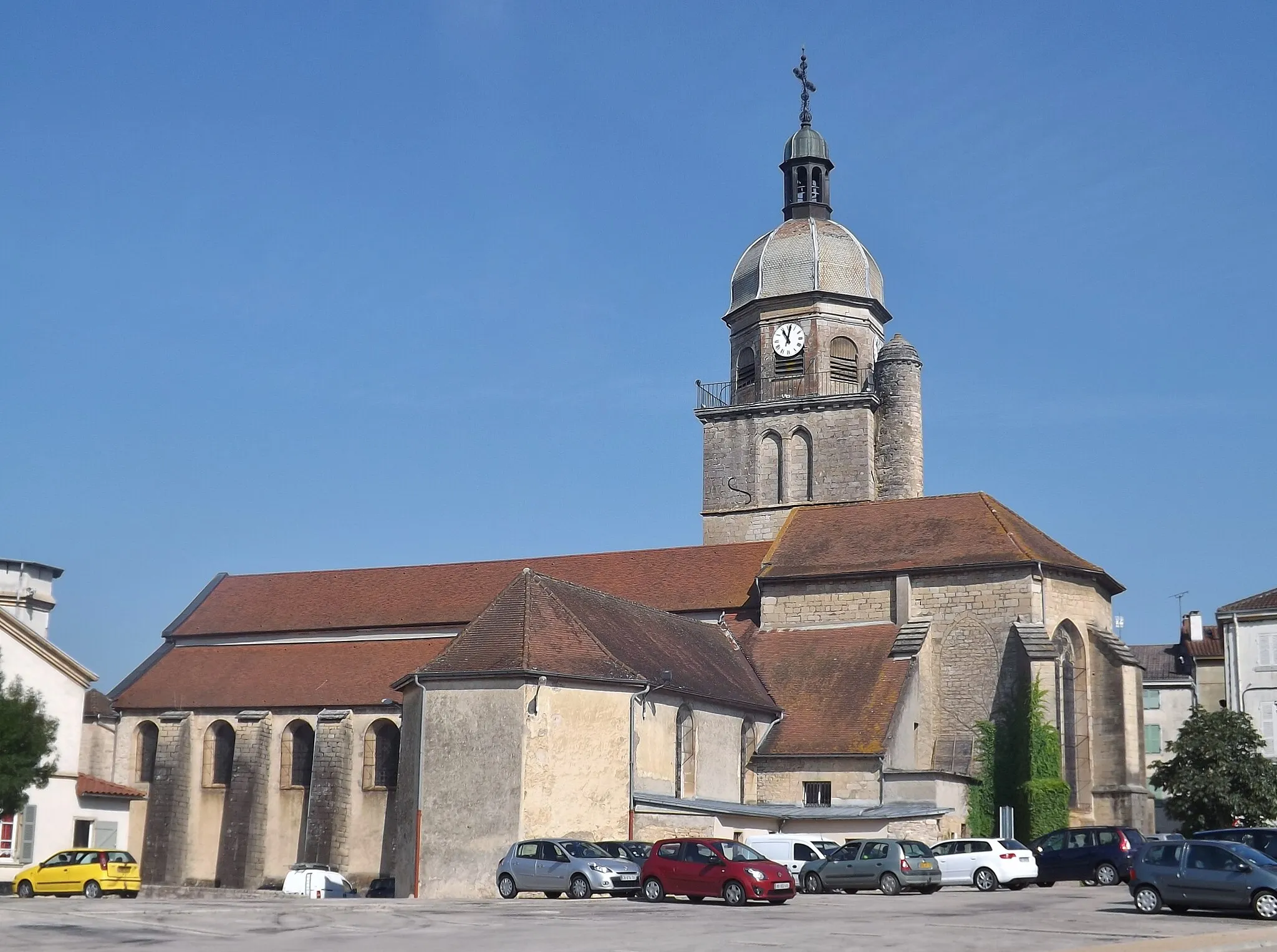 Photo showing: Saint-Amateur et Saint-Viateur de Saint-Amour church, in Saint-Amour, Jura, France.