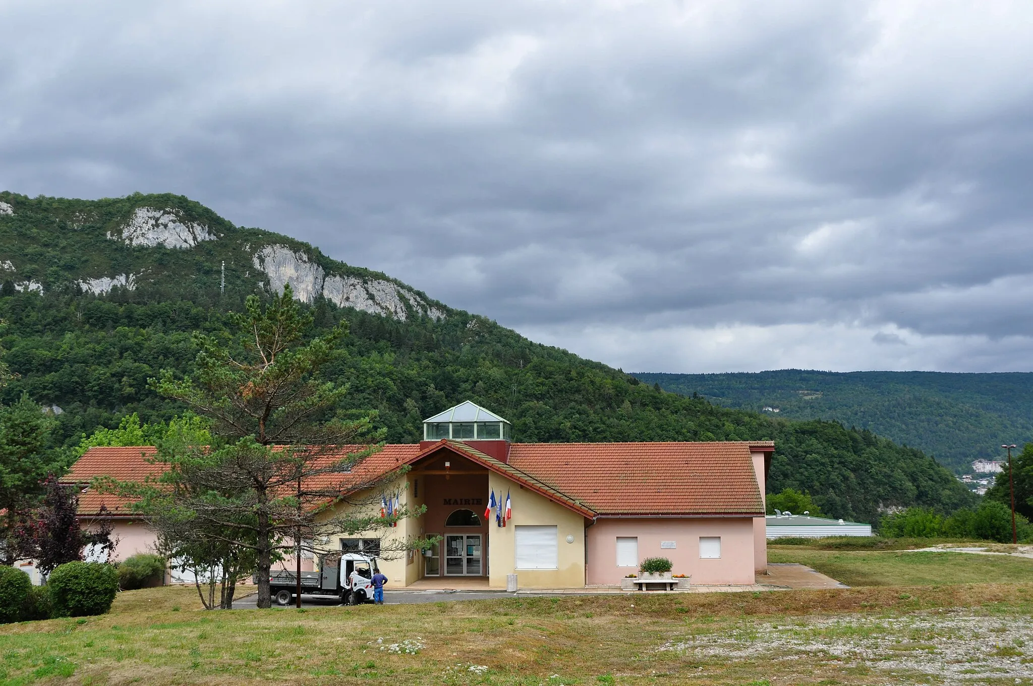 Photo showing: Mairie à l'Essard, commune de Villard-Saint-Sauveur (Jura, France).