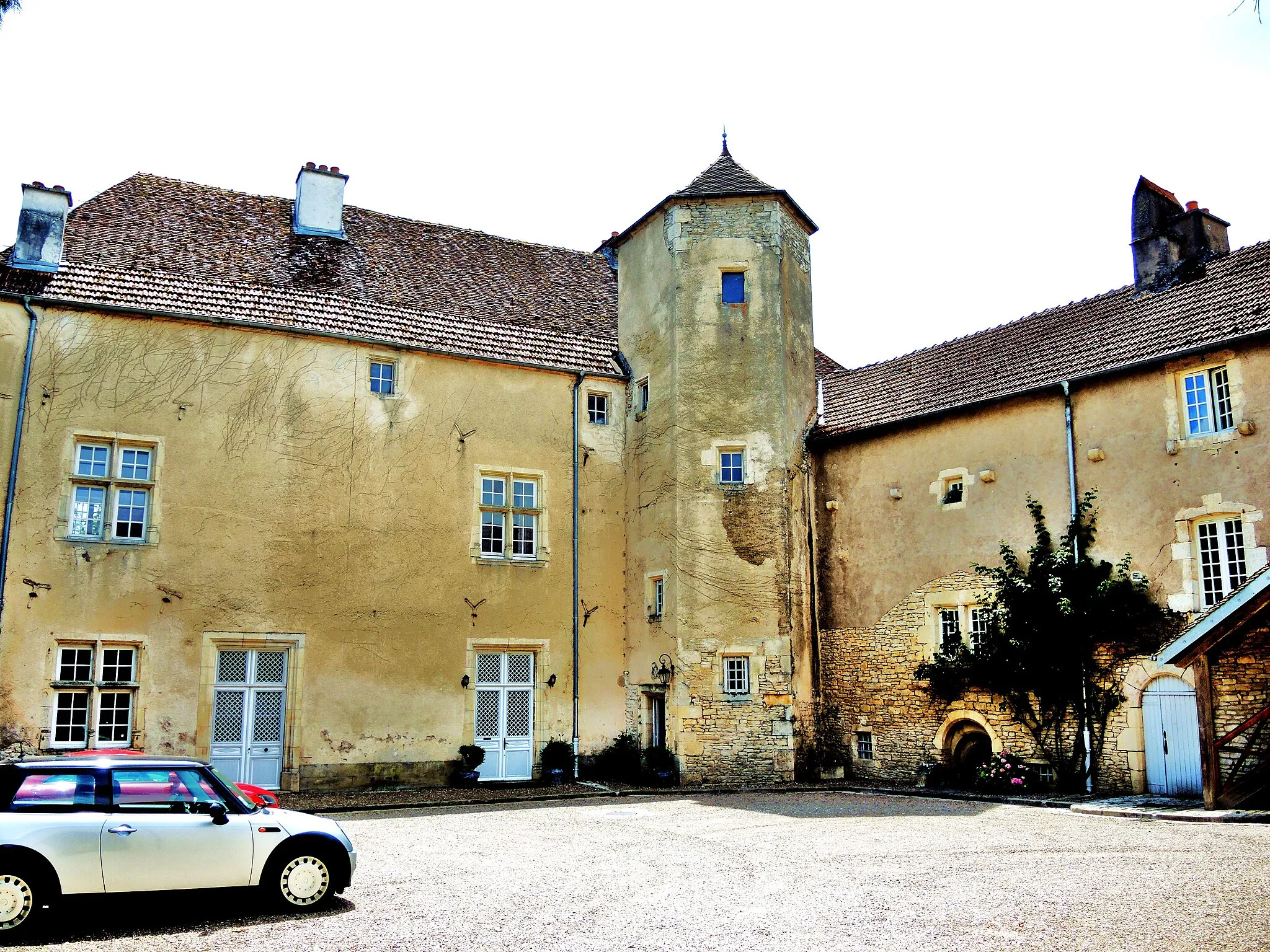 Photo showing: Ancien hôtel particulier, avec tourelle.