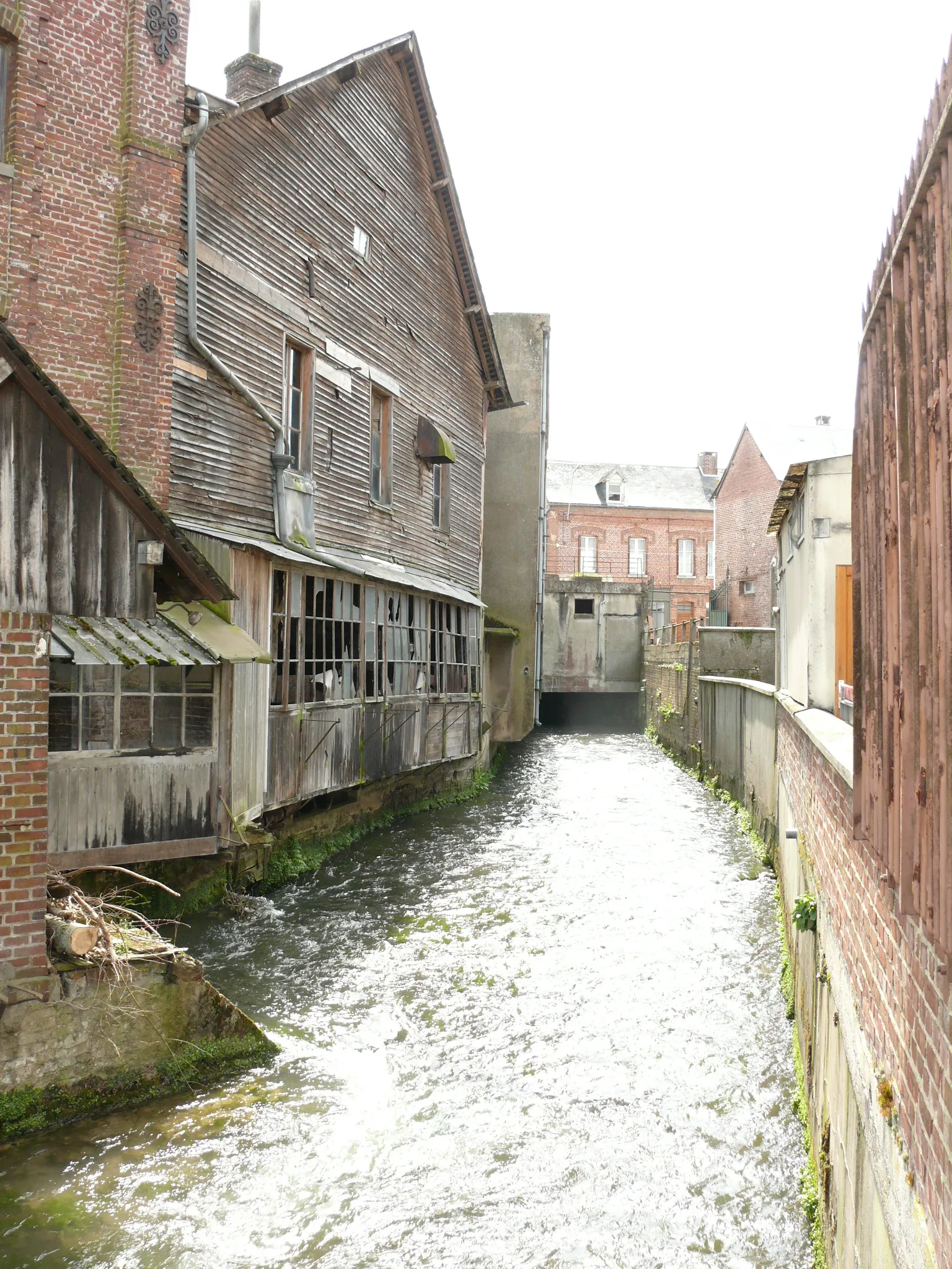 Photo showing: Aumale (Seine-Maritime, France) - La Bresle le long du Moulin du Roy