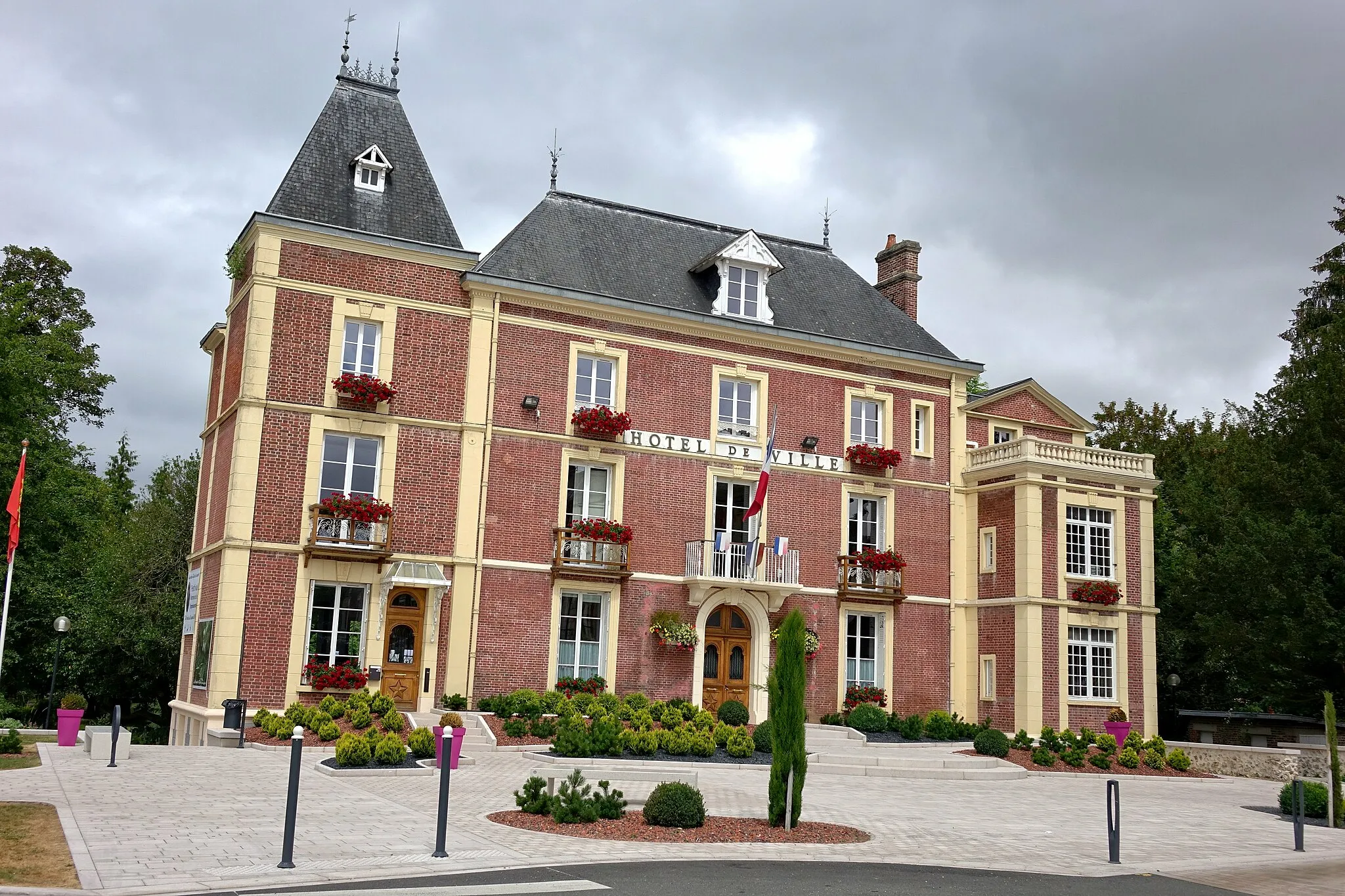 Photo showing: Mairie de Beaumont-le-Roger, Eure, France