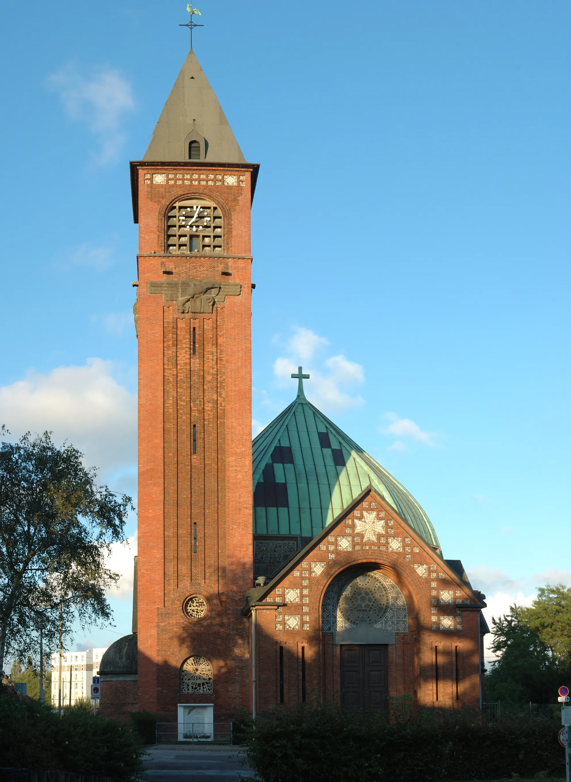 Photo showing: This building is indexed in the base Mérimée, a database of architectural heritage maintained by the French Ministry of Culture, under the reference PA76000038 .