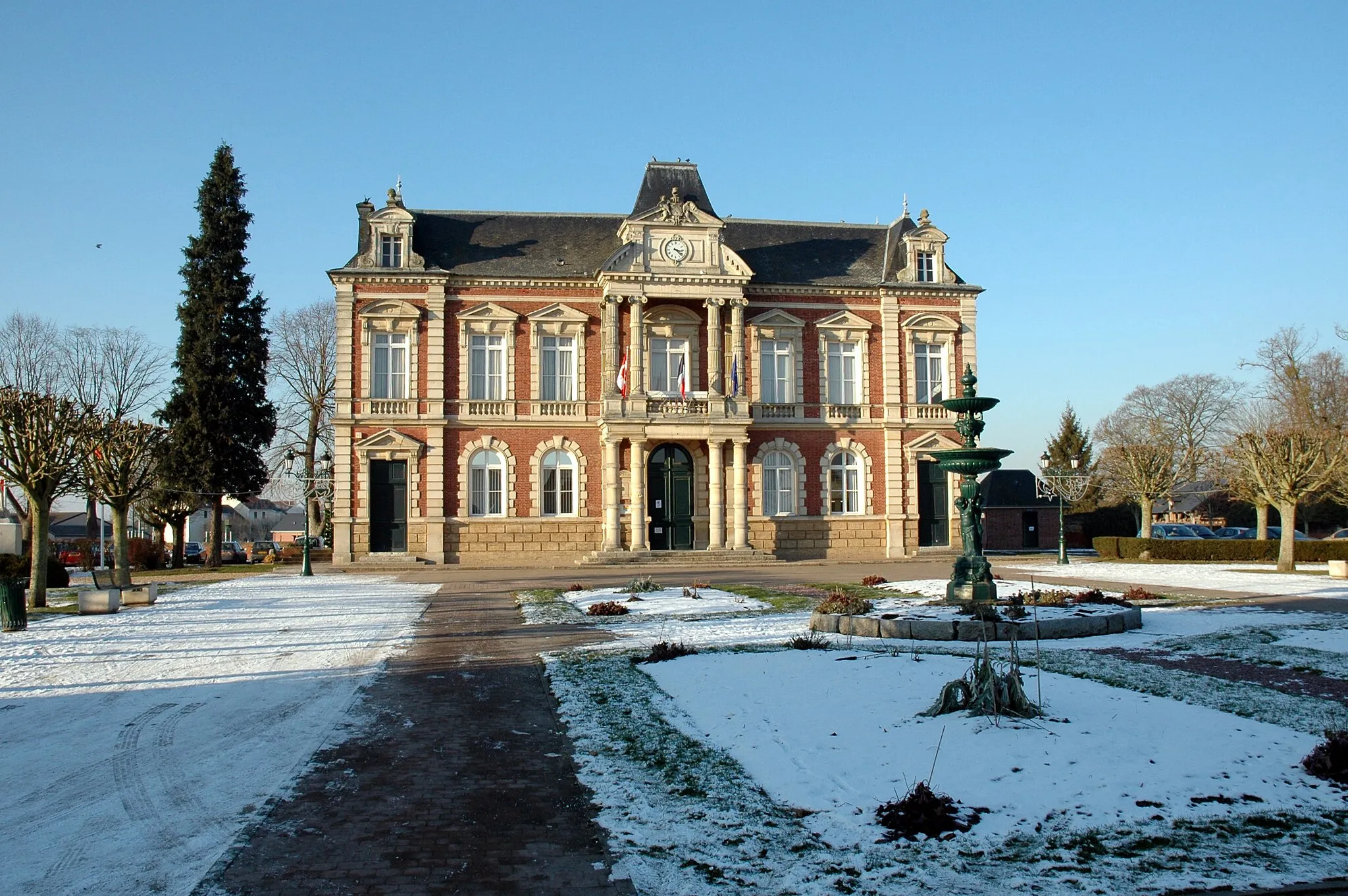 Photo showing: Bourgtheroulde-Infreville (Eure, France).

La mairie.