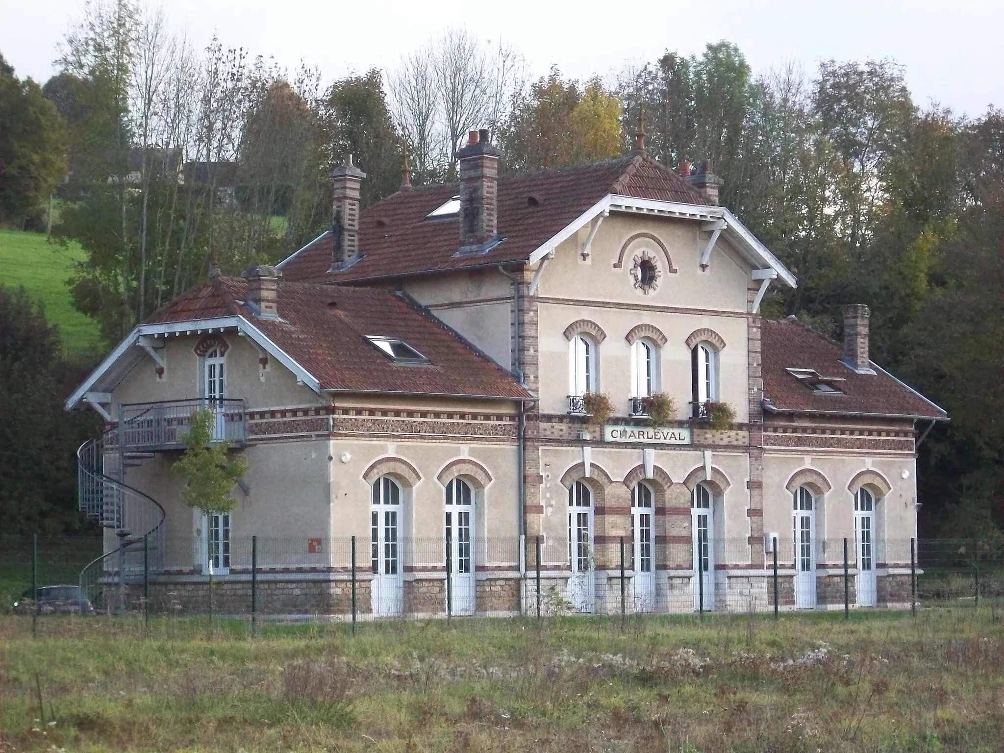 Photo showing: Gare de Charleval.