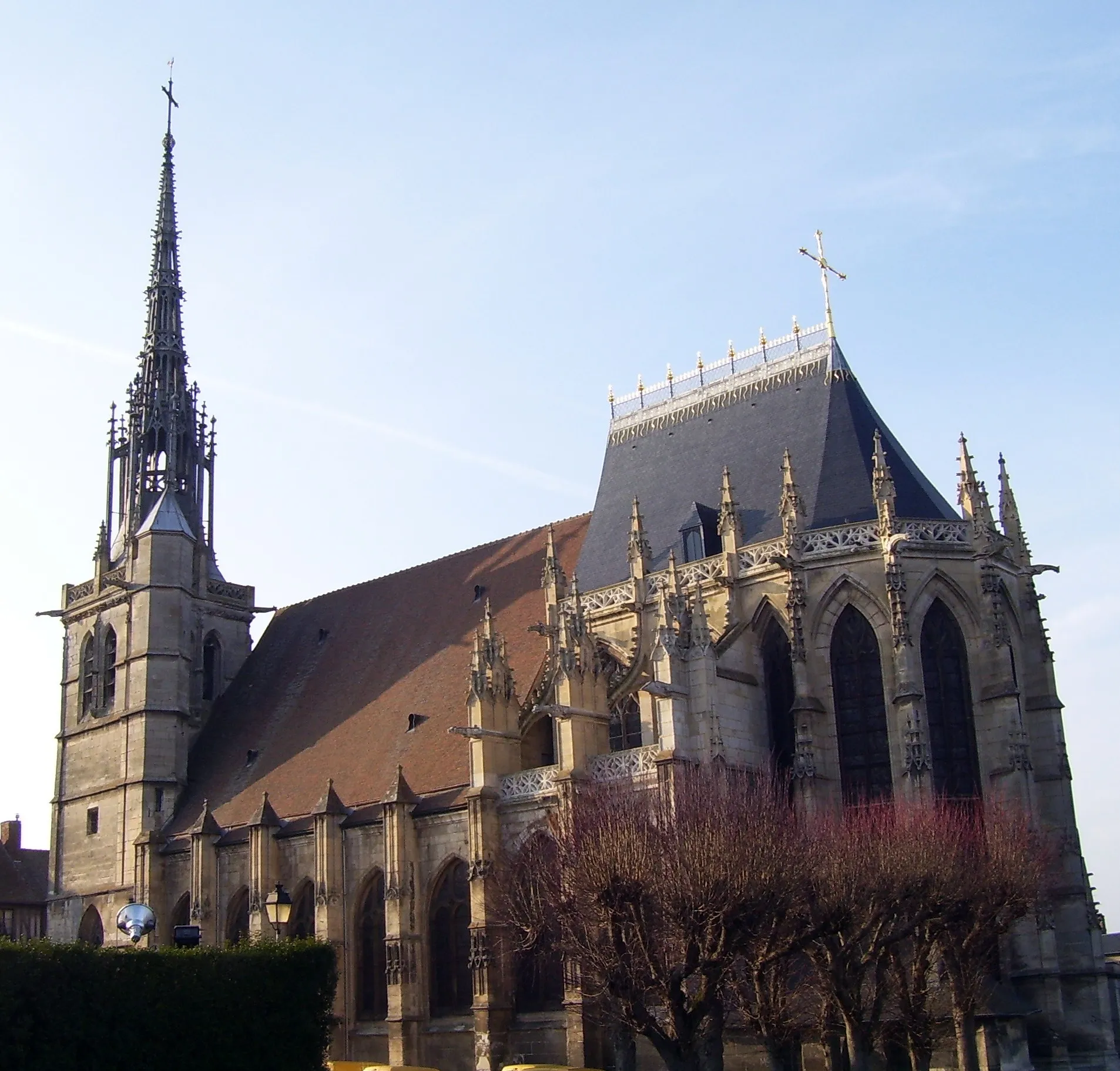 Photo showing: Gothic church Sainte-Foy (Saint Faith) in Conches-en-Ouche, departement Eure, Normandie, France. It was built in the 16th century.