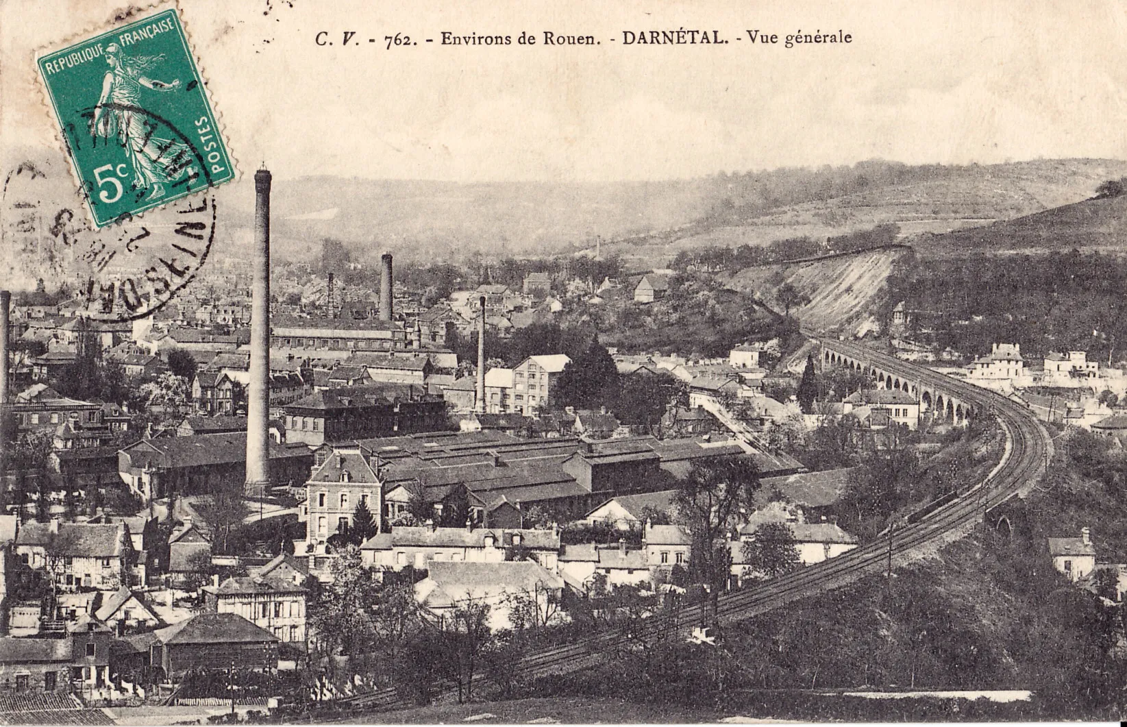 Photo showing: Carte postale ancienne éditée par CV, collection Environs de Rouen, n°762  : DARNETAL - Vue générale - la cheminée la plus haute marque l'emplacement de l'usine de la société Lucien Fromage et Cie.