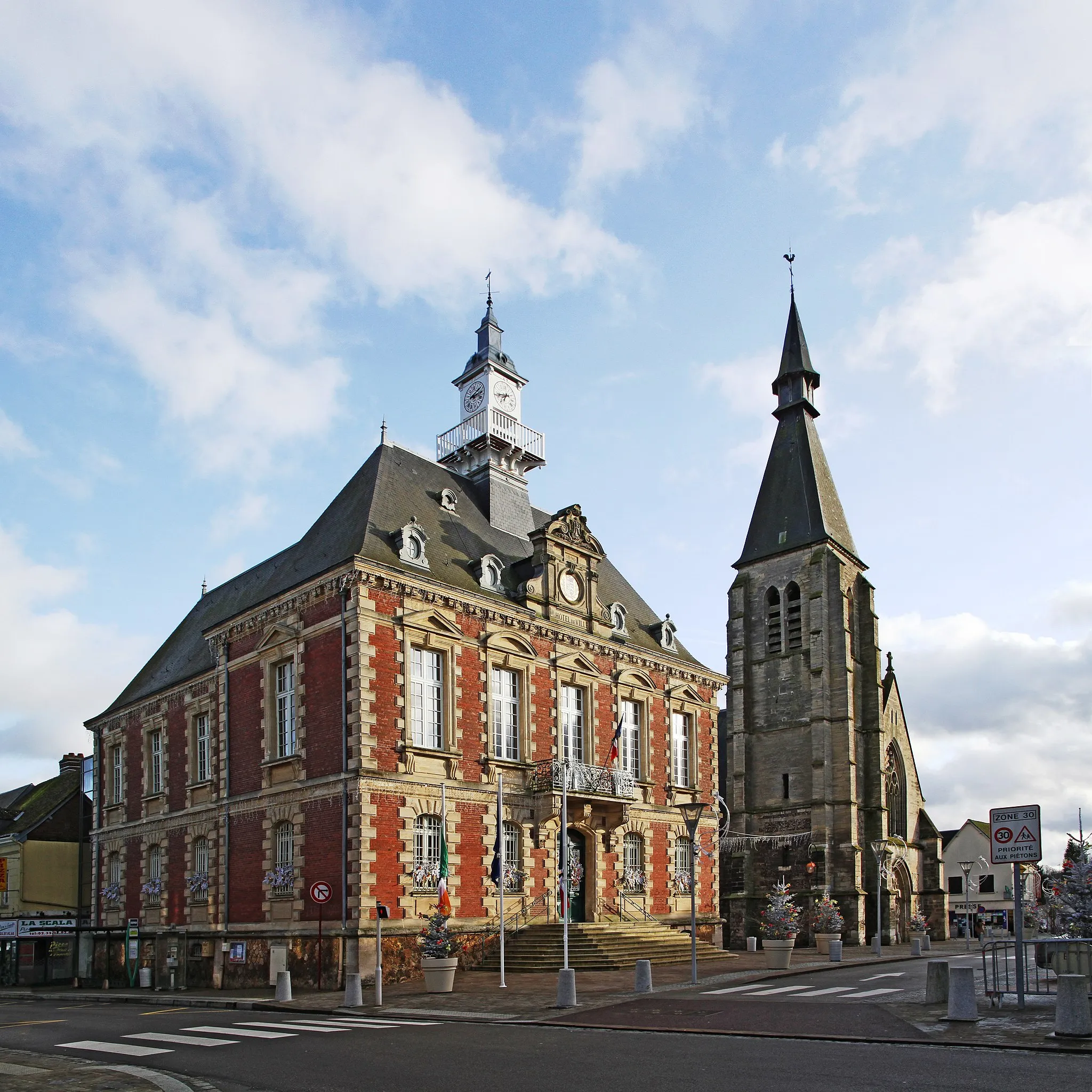 Photo showing: Église et mairie d'Étrépagny