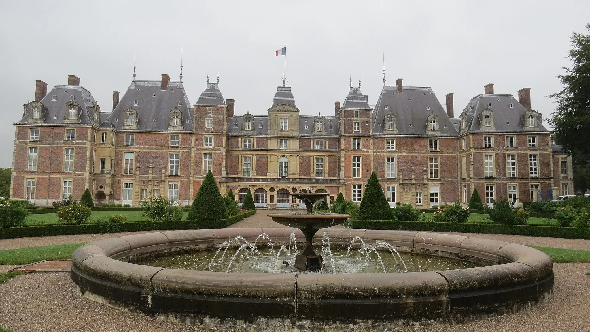 Photo showing: This building is indexed in the base Mérimée, a database of architectural heritage maintained by the French Ministry of Culture, under the reference PA00100651 .