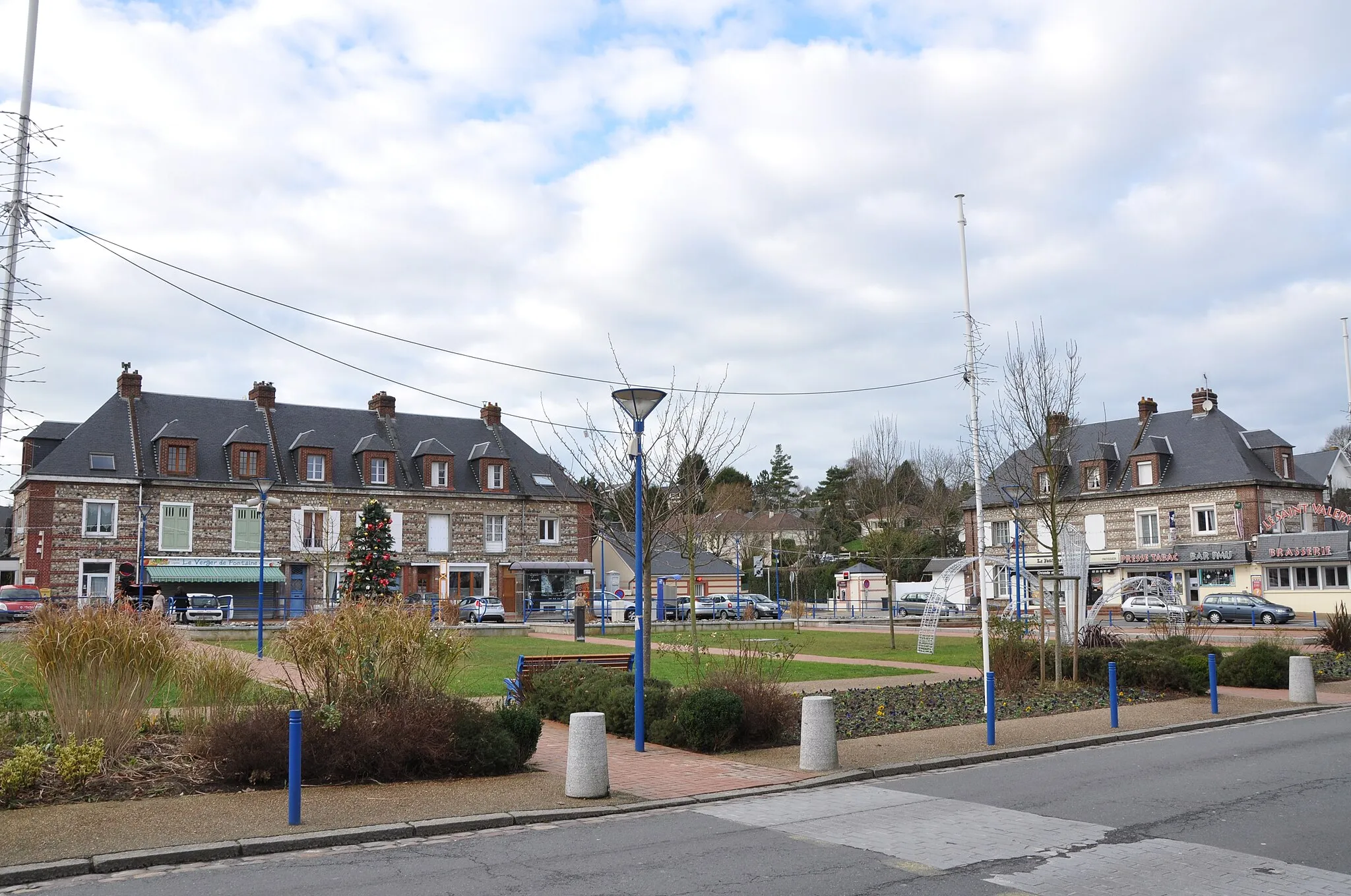 Photo showing: Village of Fontaine-la-Mallet near Le Havre (France, Normandy) : the square.