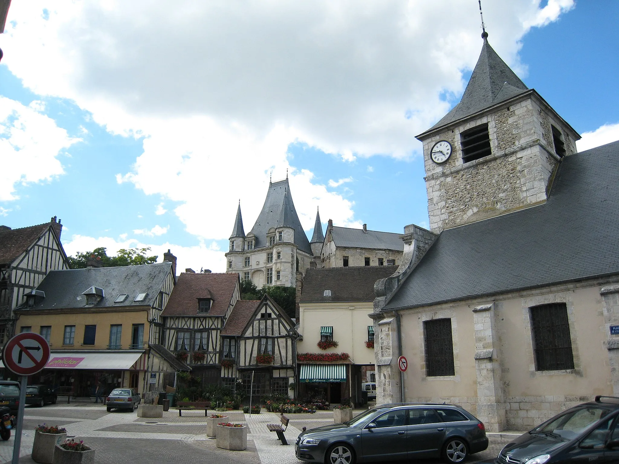 Photo showing: Place de l'église, à Gaillon, 27, Eure, France.