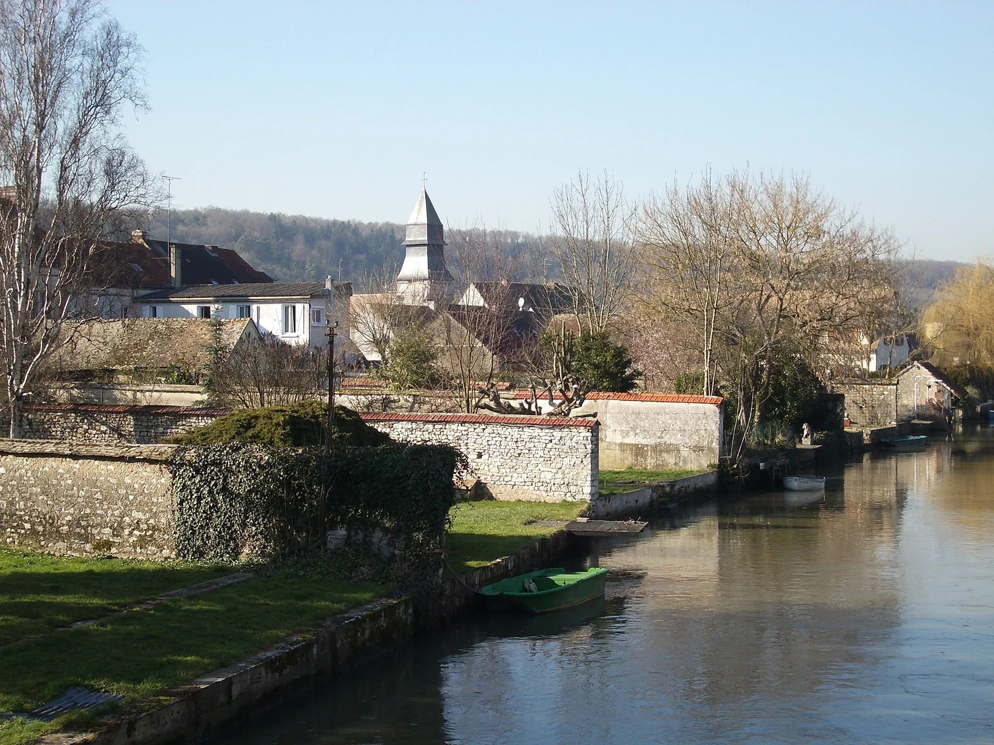 Photo showing: Vue du pont sur l'Eure sur la commune de Garennes-sur-Eure.