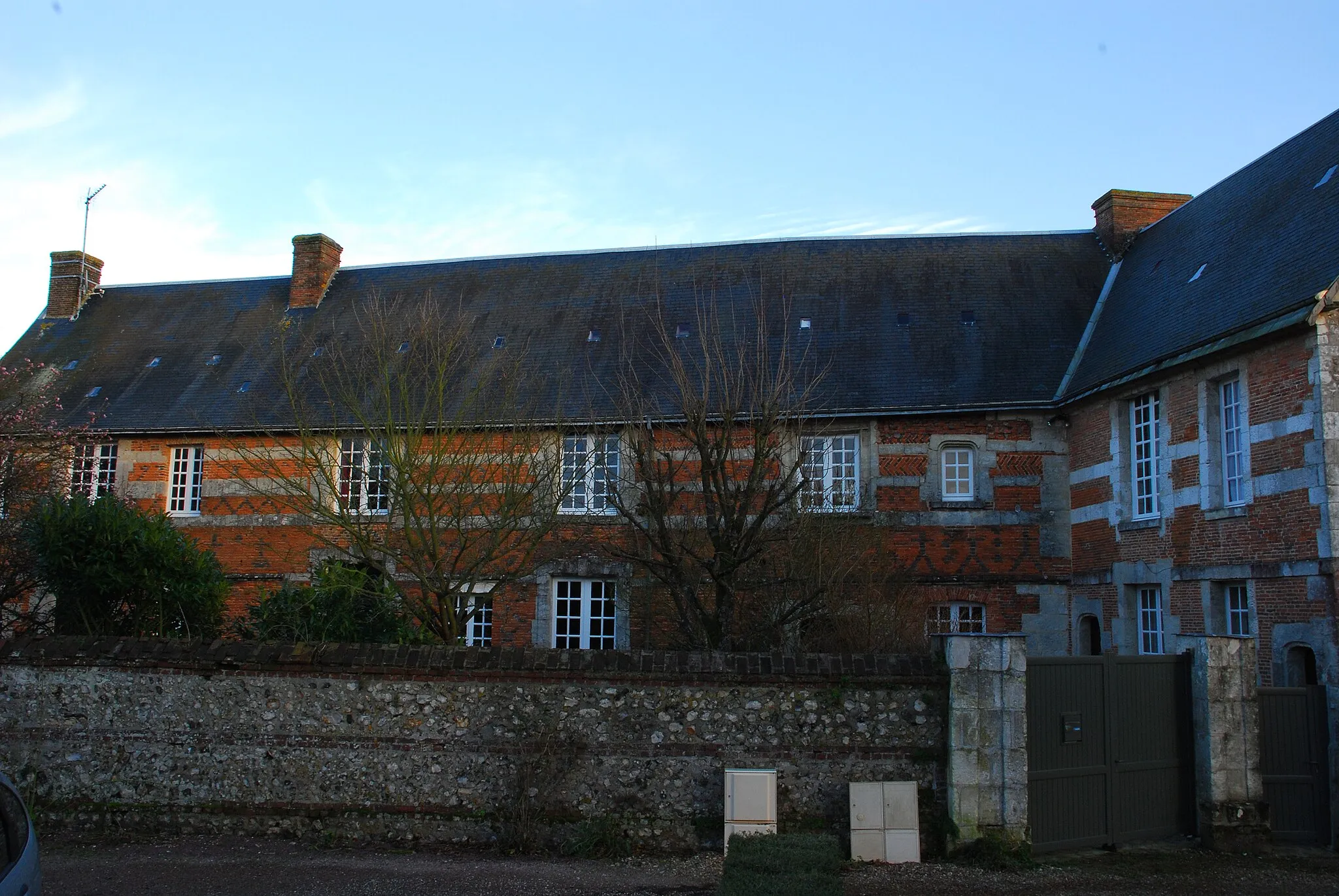 Photo showing: This building is inscrit au titre des monuments historiques de la France. It is indexed in the base Mérimée, a database of architectural heritage maintained by the French Ministry of Culture, under the reference PA76000013 .