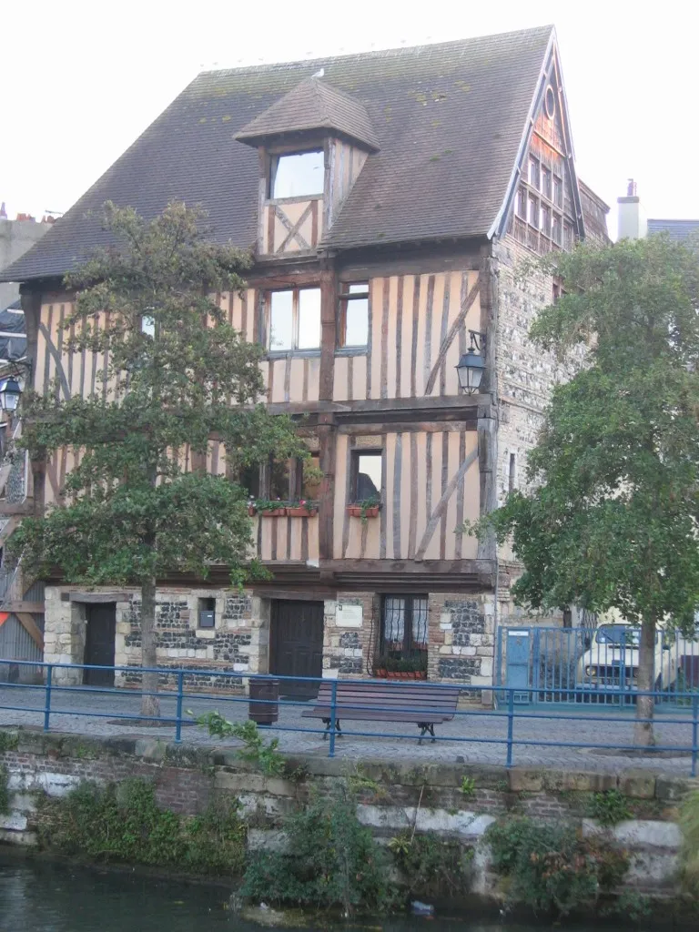 Photo showing: Harfleur, près du Havre, Seine-Maritime ; Source : photographie personnelle prise par l'utilisateur Urban, octobre 2004, GFDL Urban octobre 2004