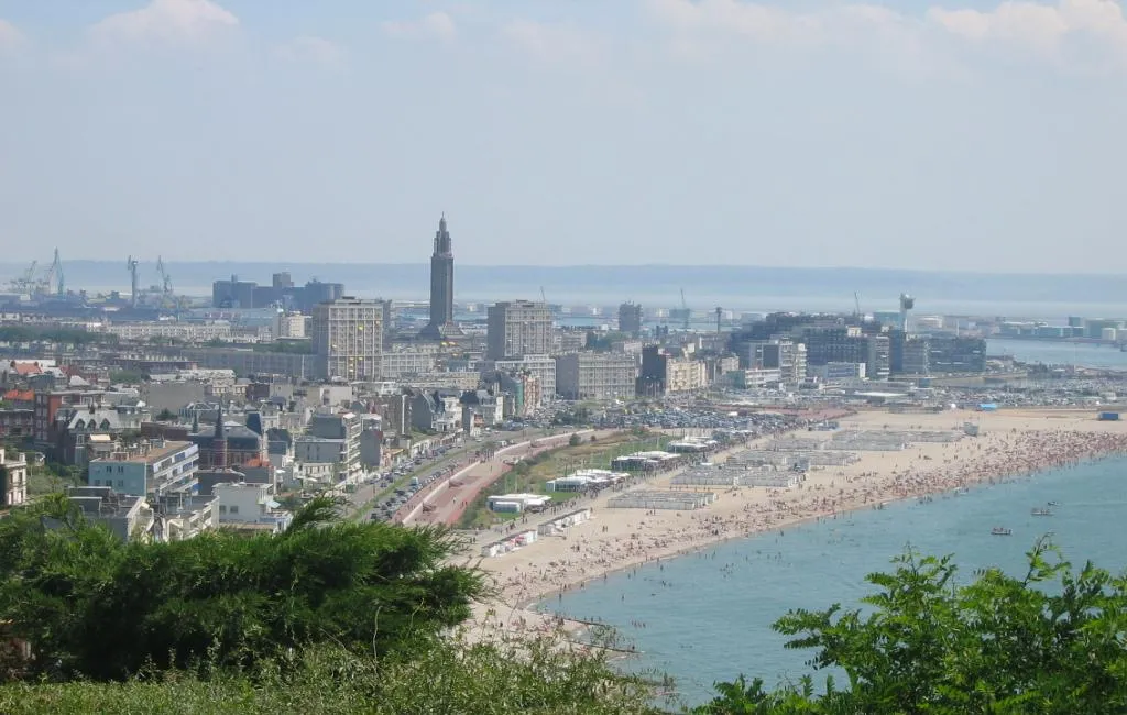 Photo showing: Le Havre, beach on summer 2005. I took this picture (Urban 15:37, 14 July 2005 (UTC)).