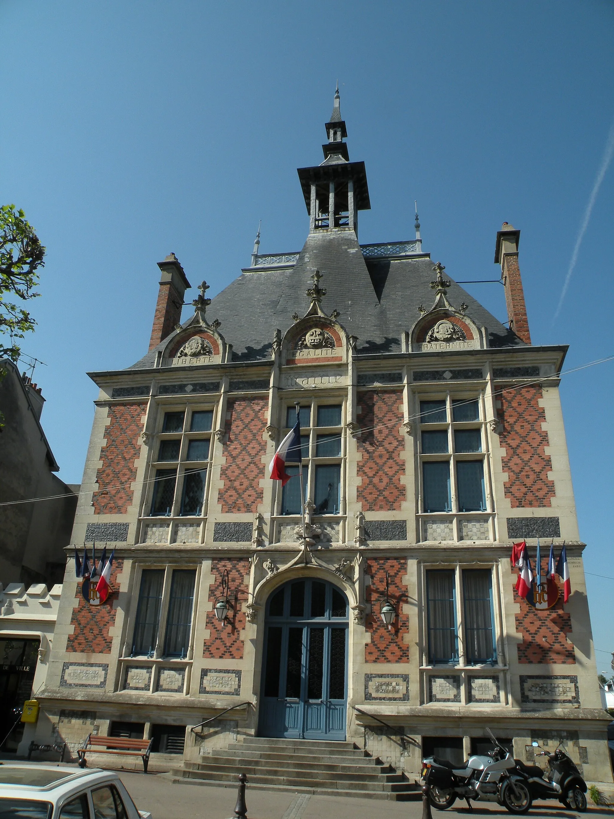 Photo showing: Town hall of Montivilliers.