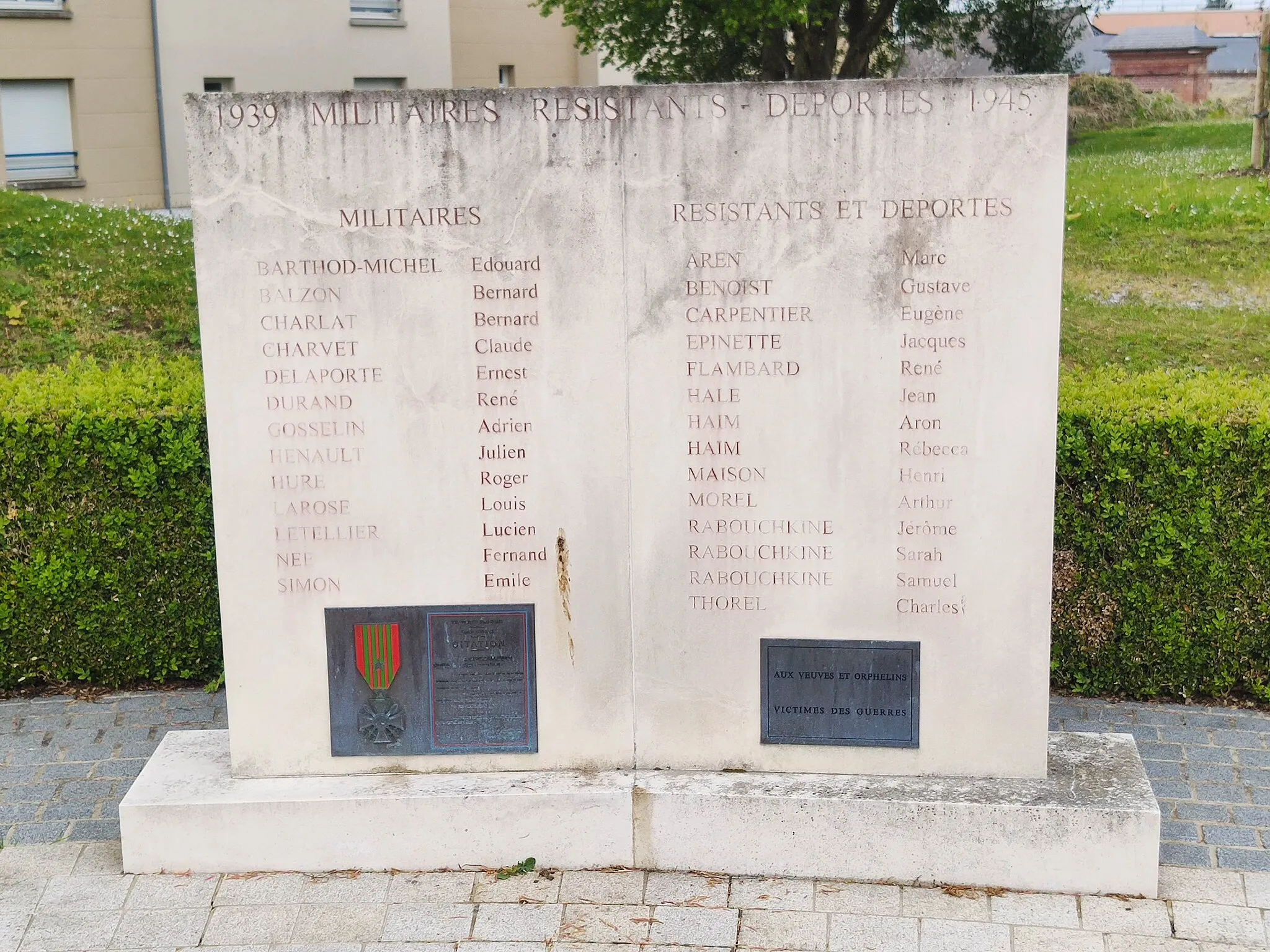 Photo showing: Neufchâtel-en-Bray - Monument aux morts 39-45 (Militaires, résistants et déportés)