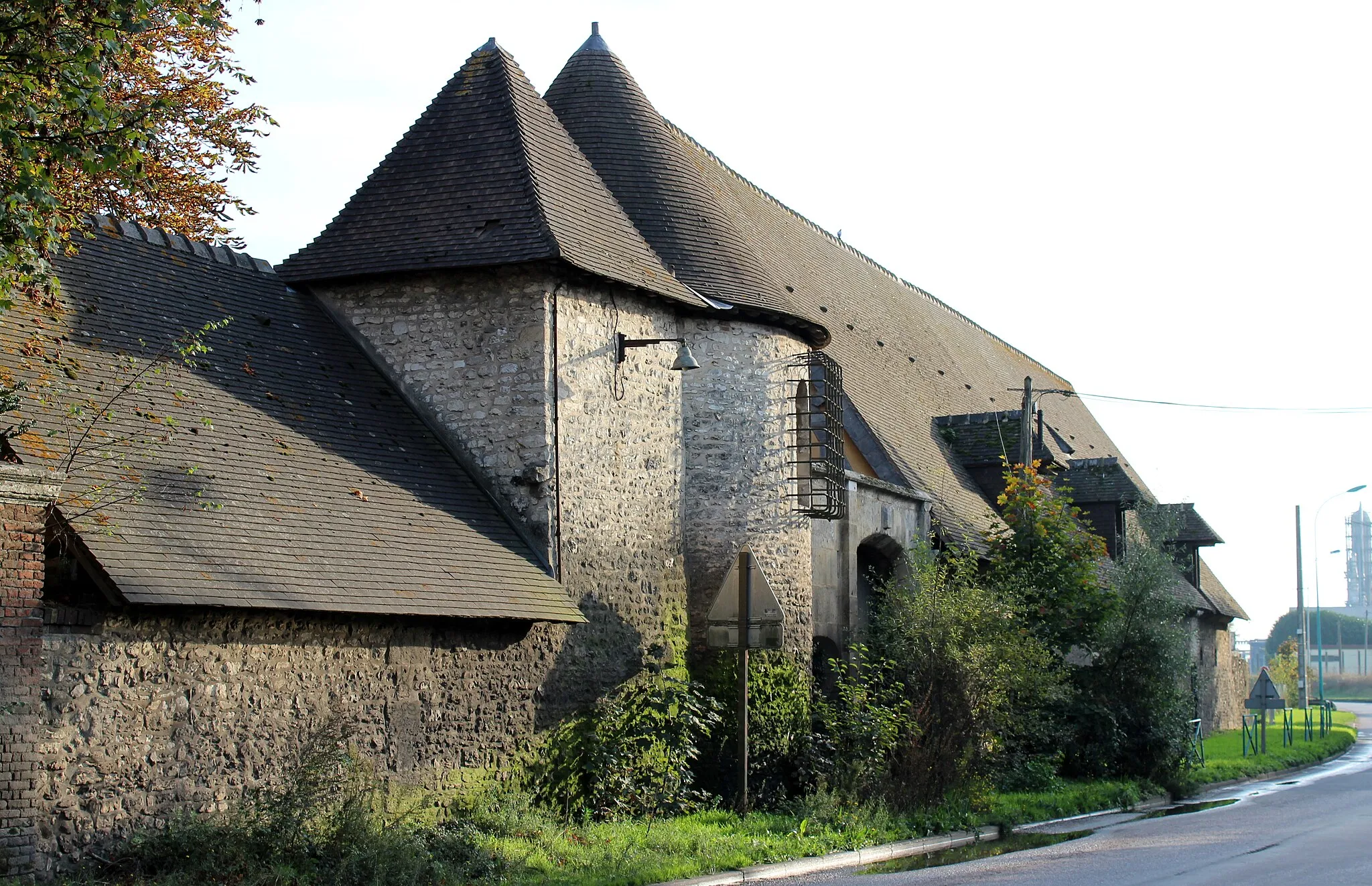 Photo showing: Manoir de la Chapelle à Oissel - Le puits est classé.