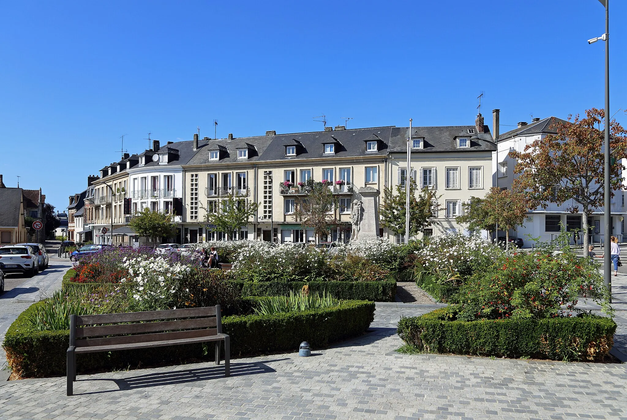 Photo showing: Pont-Audemer (Eure department, France): the Place Louis Gillain