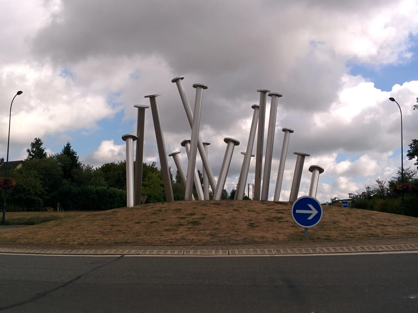 Photo showing: Rond-point des clous - Rugles