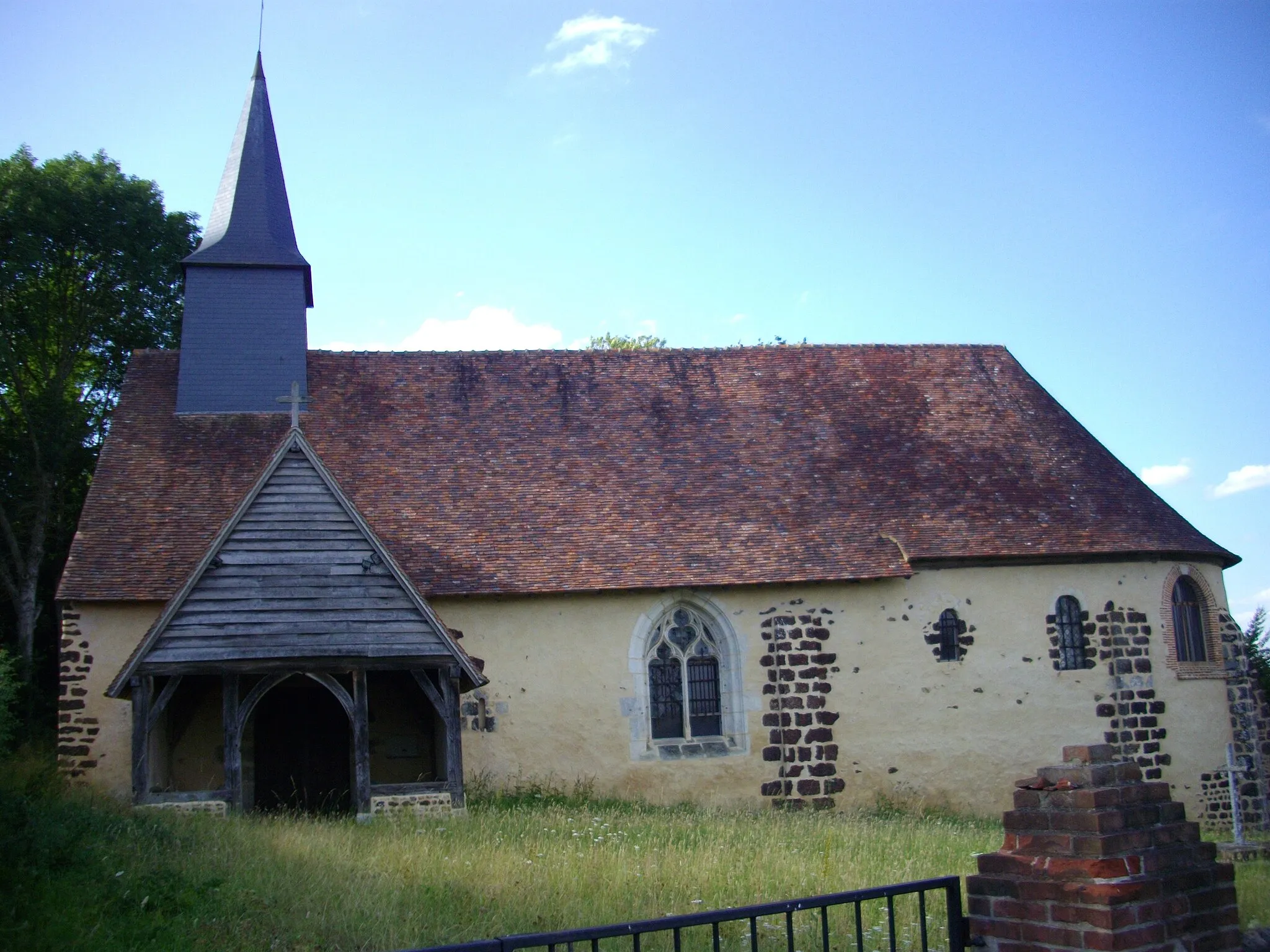 Photo showing: Chapelle Saint-Denis-d'Herponcey, 12e - 13e siècle, inscrite sur l'inventaire supplémentaire des monuments historiques par arrêté du 1er octobre 1990