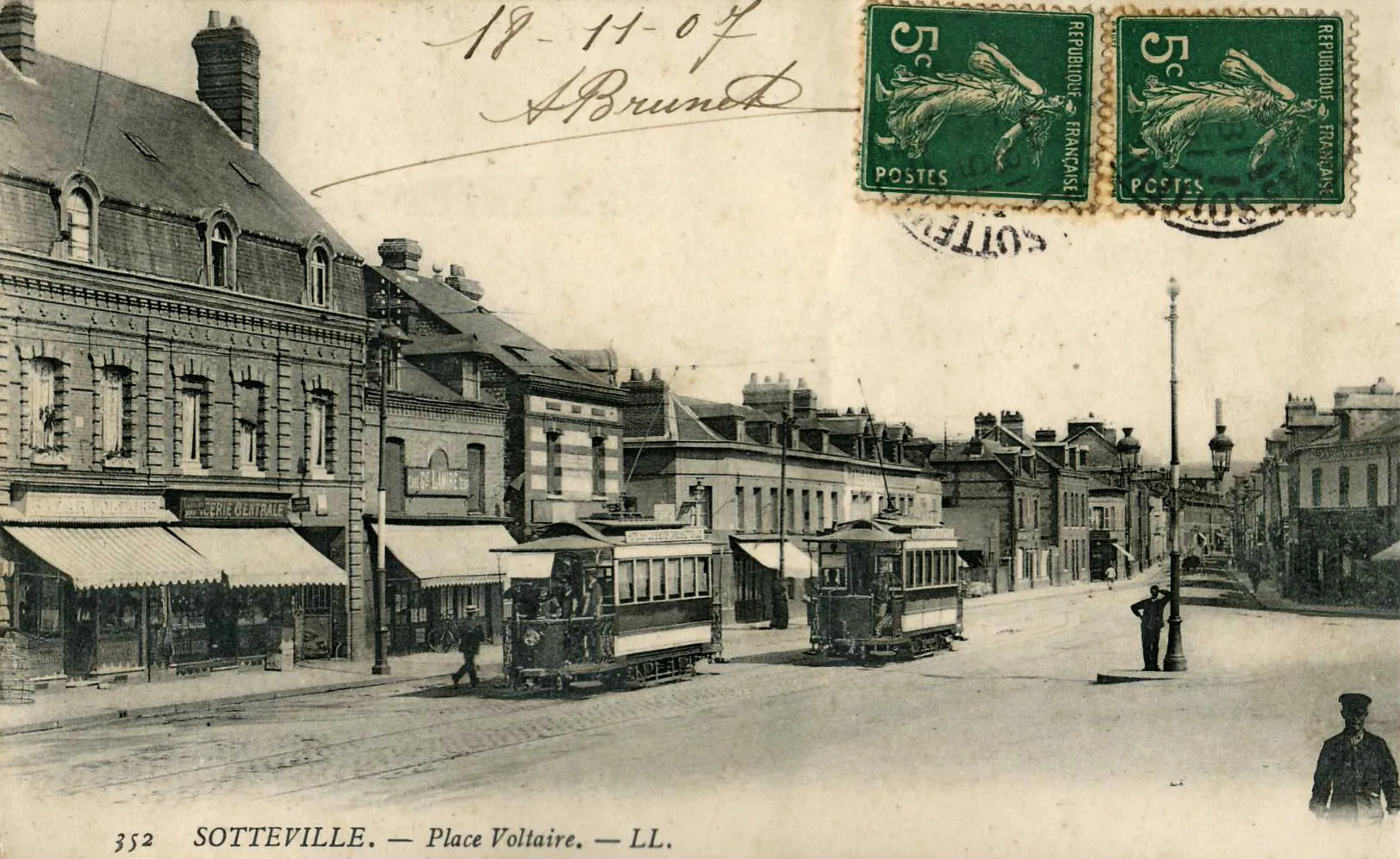 Photo showing: Carte postale ancienne éditée par LL, n°352 : SOTTEVILLE : Place Voltaire Ancien tramway de Rouen