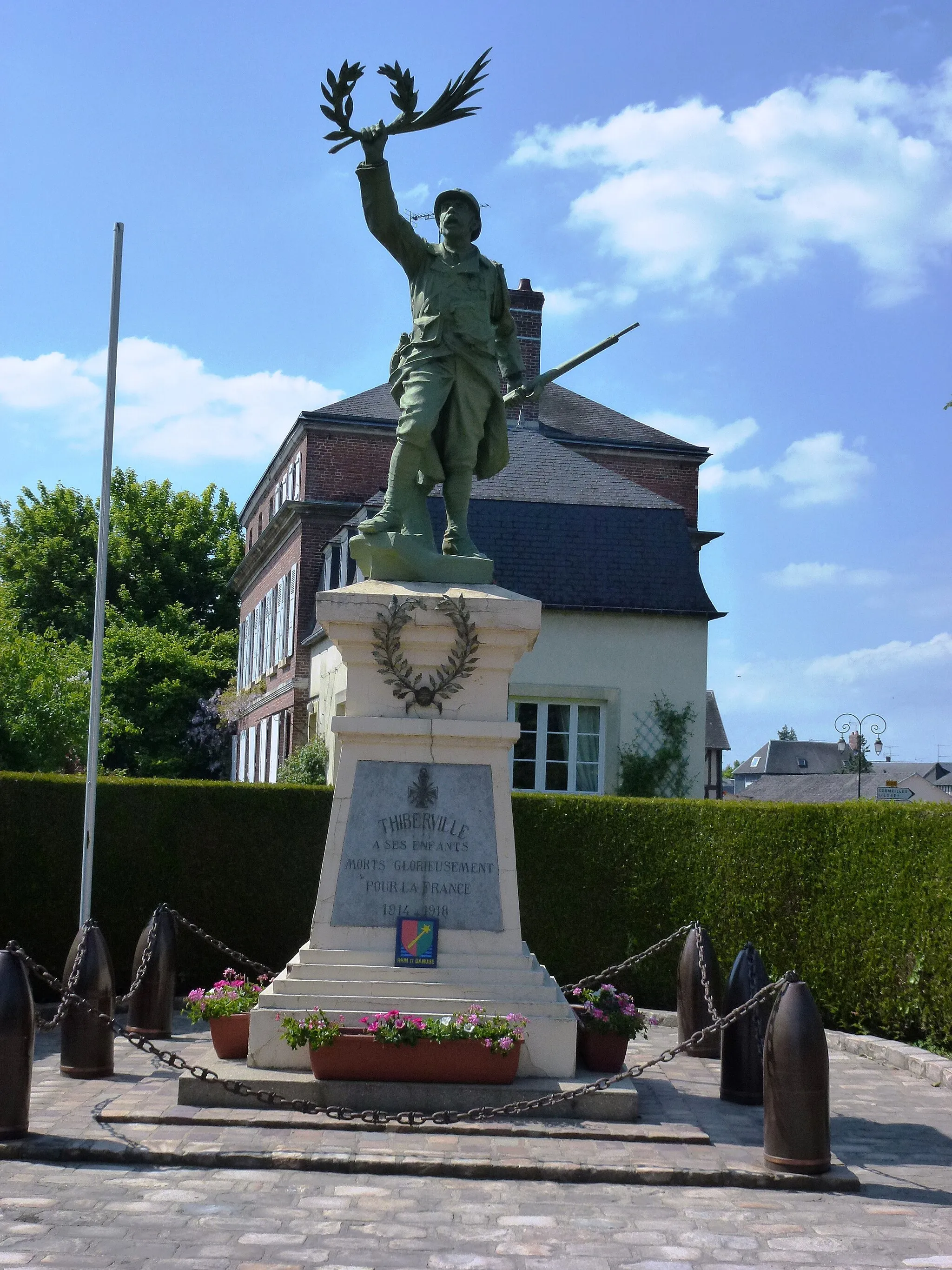 Photo showing: Thiberville (Eure, Fr) monument aux morts