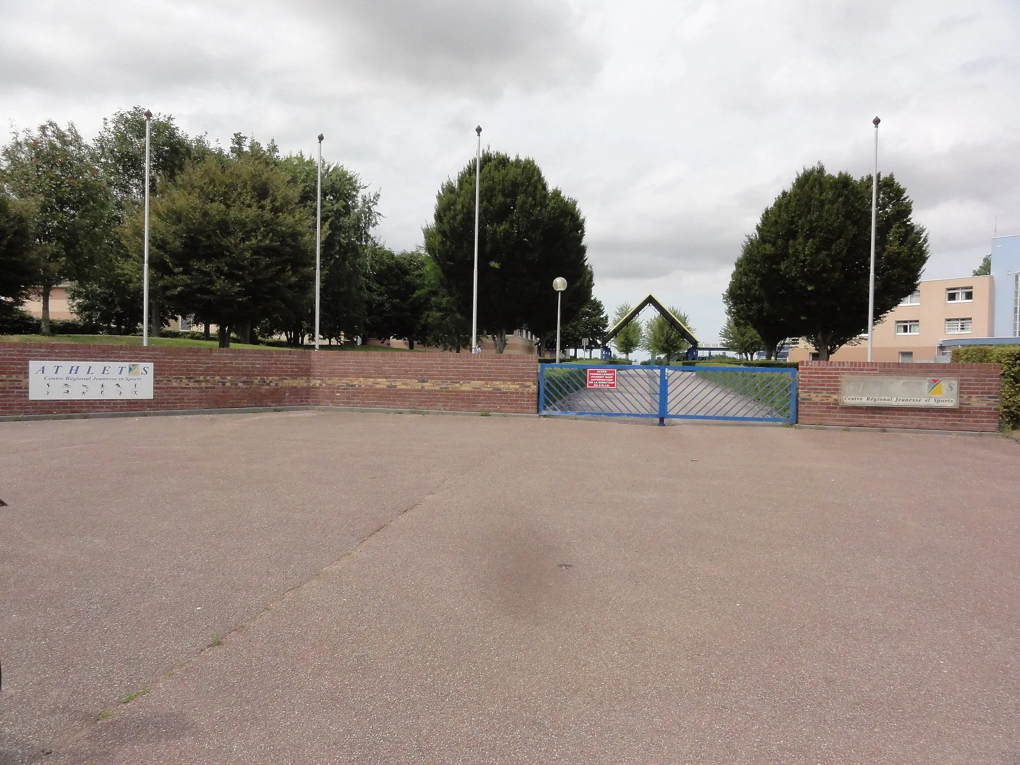 Photo showing: Yerville (Seine-Mar.) centre régional jeunesse et sports Athlets