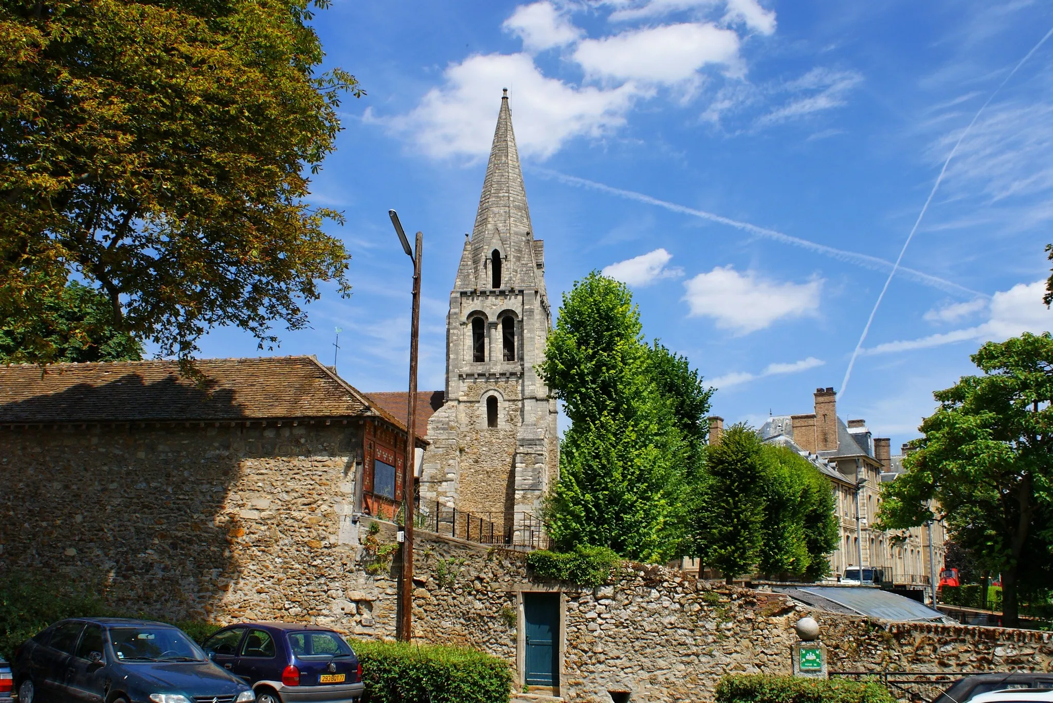 Photo showing: Eglise Saint Denis situé à Athis Mons (91), à proximité de la Mairie.

Son cloché roman, datant du XII eme siècle, est classé aux monuments historiques.