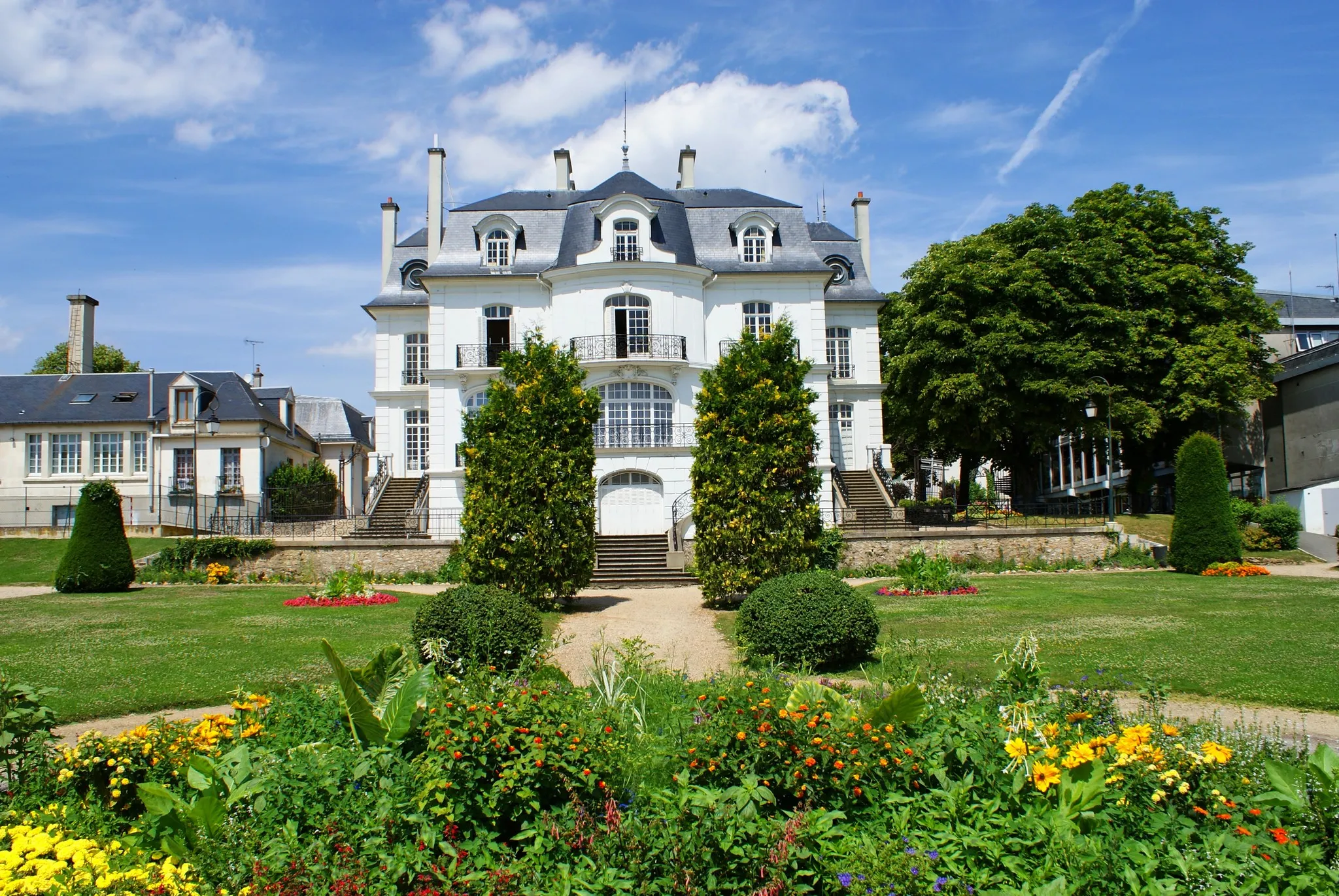 Photo showing: Le parc de la Mairie d'Athis mons est immense (9 hectares)