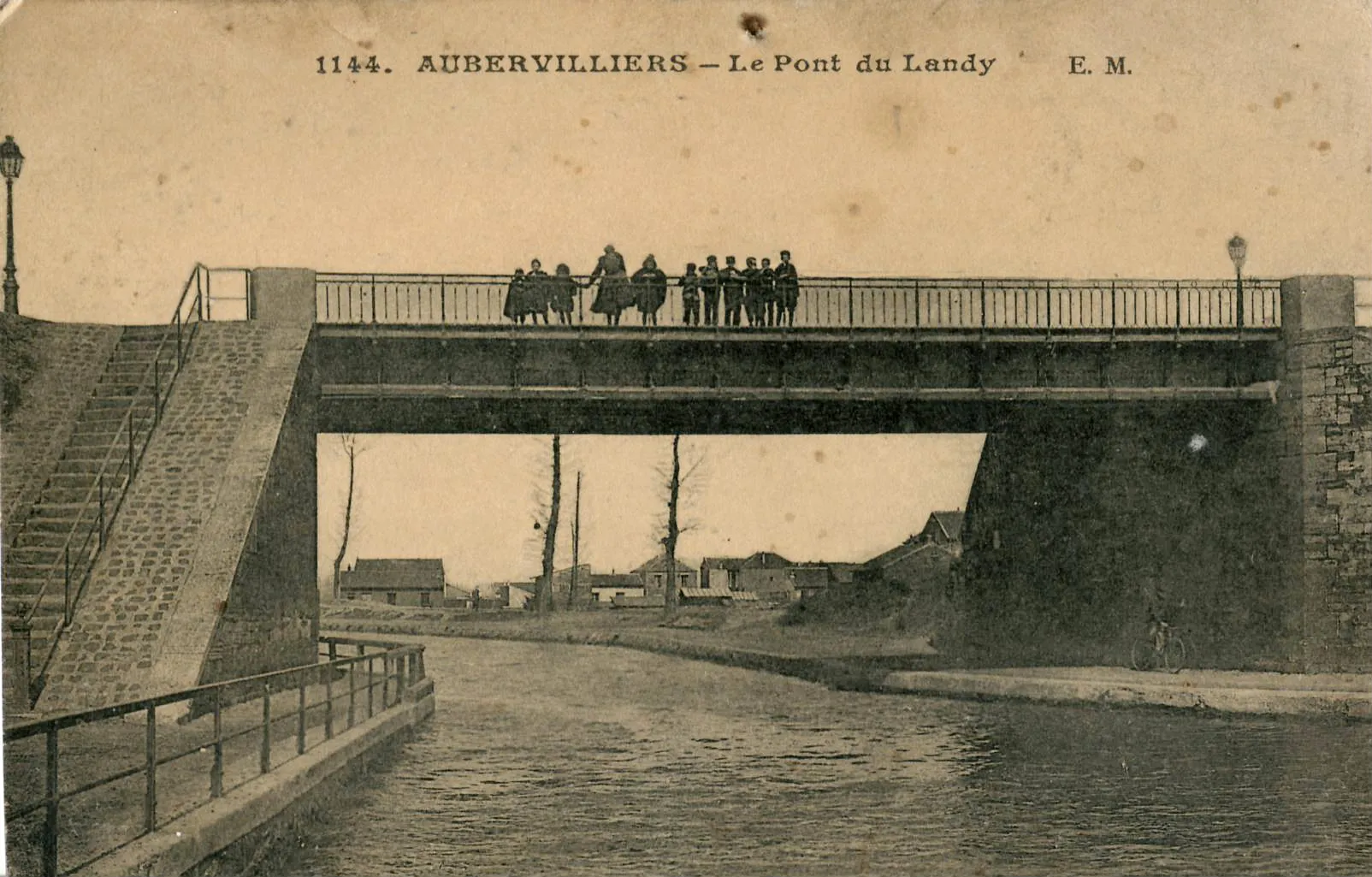 Photo showing: Carte postale ancienne éditée par  EM 1144  : AUBERVILLIERS - Le Pont du Landy