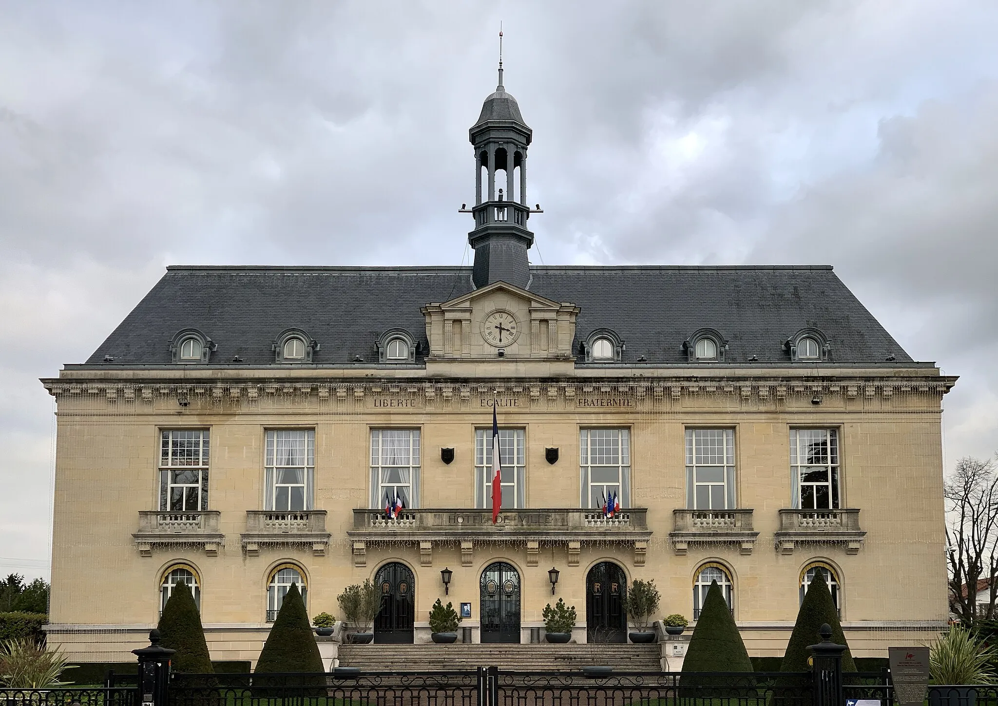 Photo showing: Hôtel de ville d'Aulnay-sous-Bois.