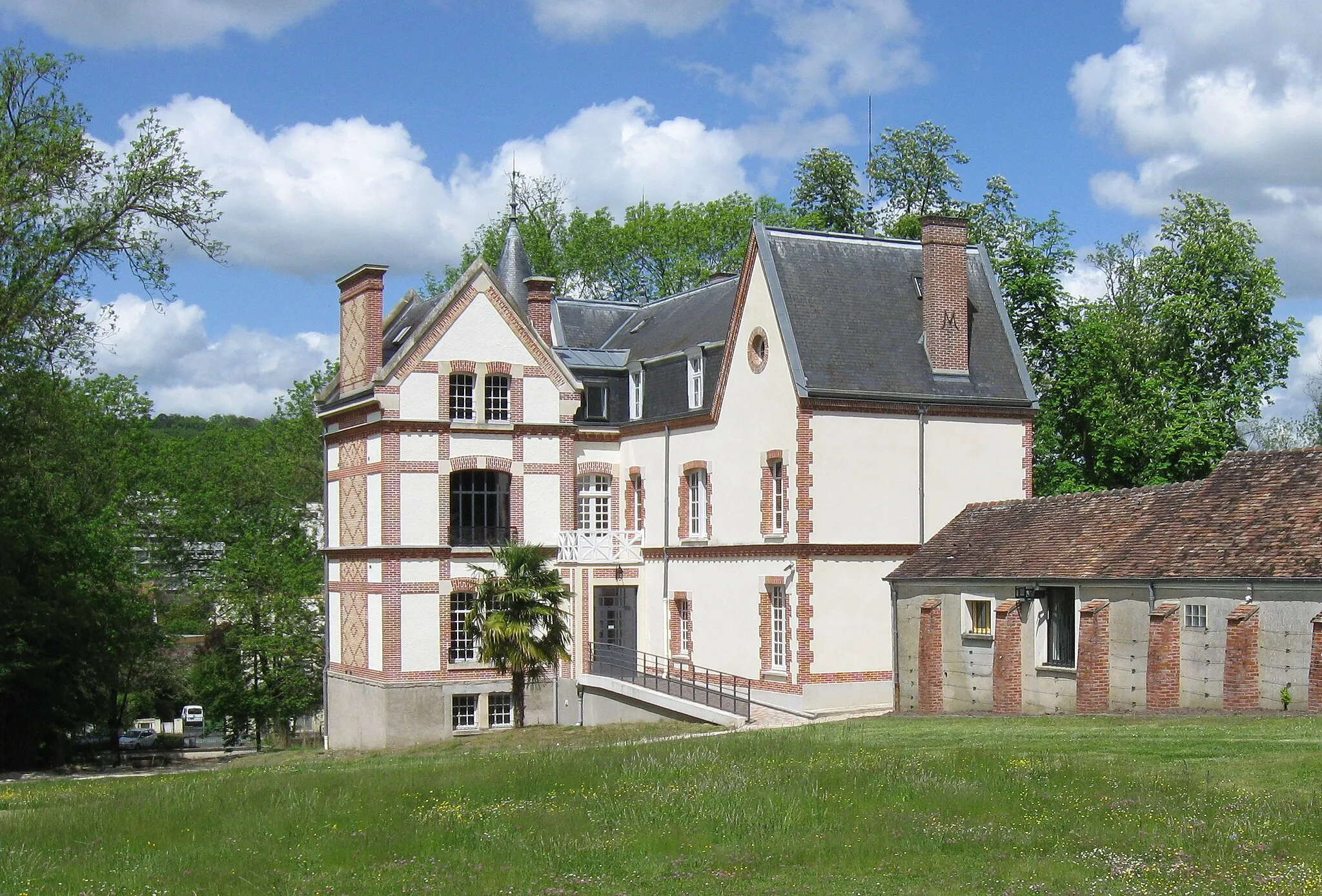 Photo showing: Manoir de Bel-Ébat. (Seine-et-Marne, région Île-de-France).