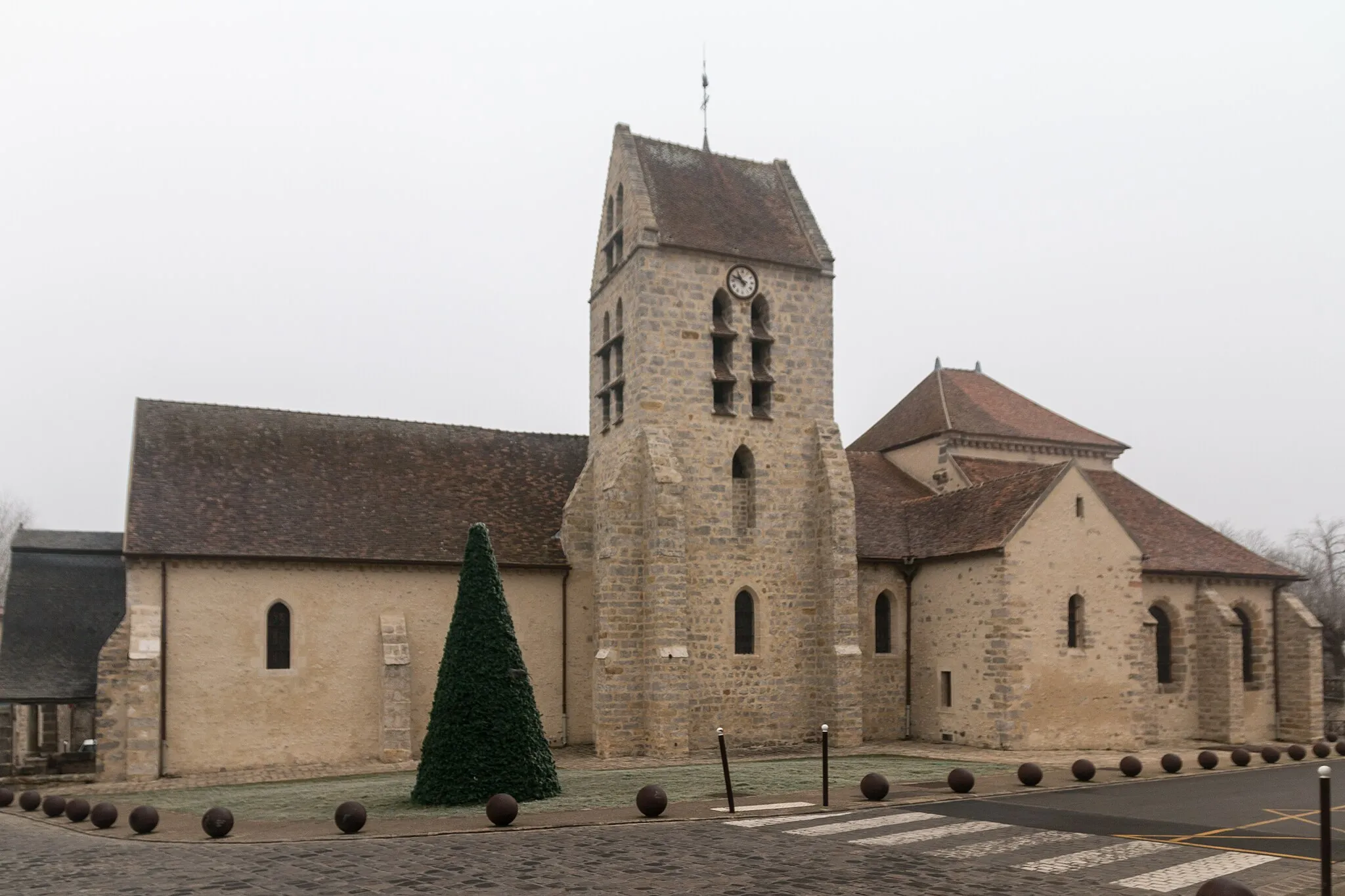 Photo showing: Saint Petere parish church.