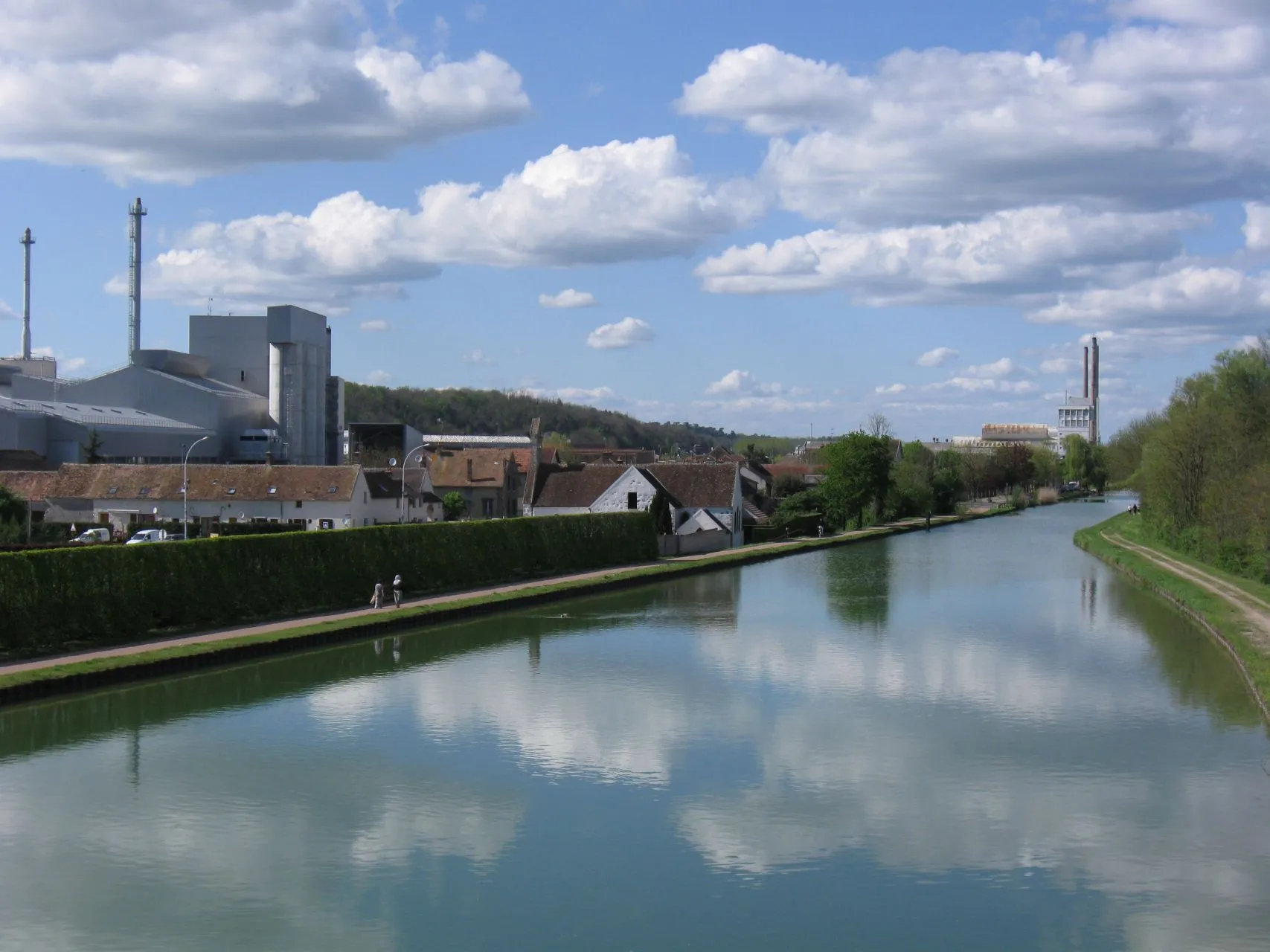 Photo showing: Le site industriel de Bagneaux-sur-Loing et le canal du Loing (Seine-et-Marne, région Île-de-France)