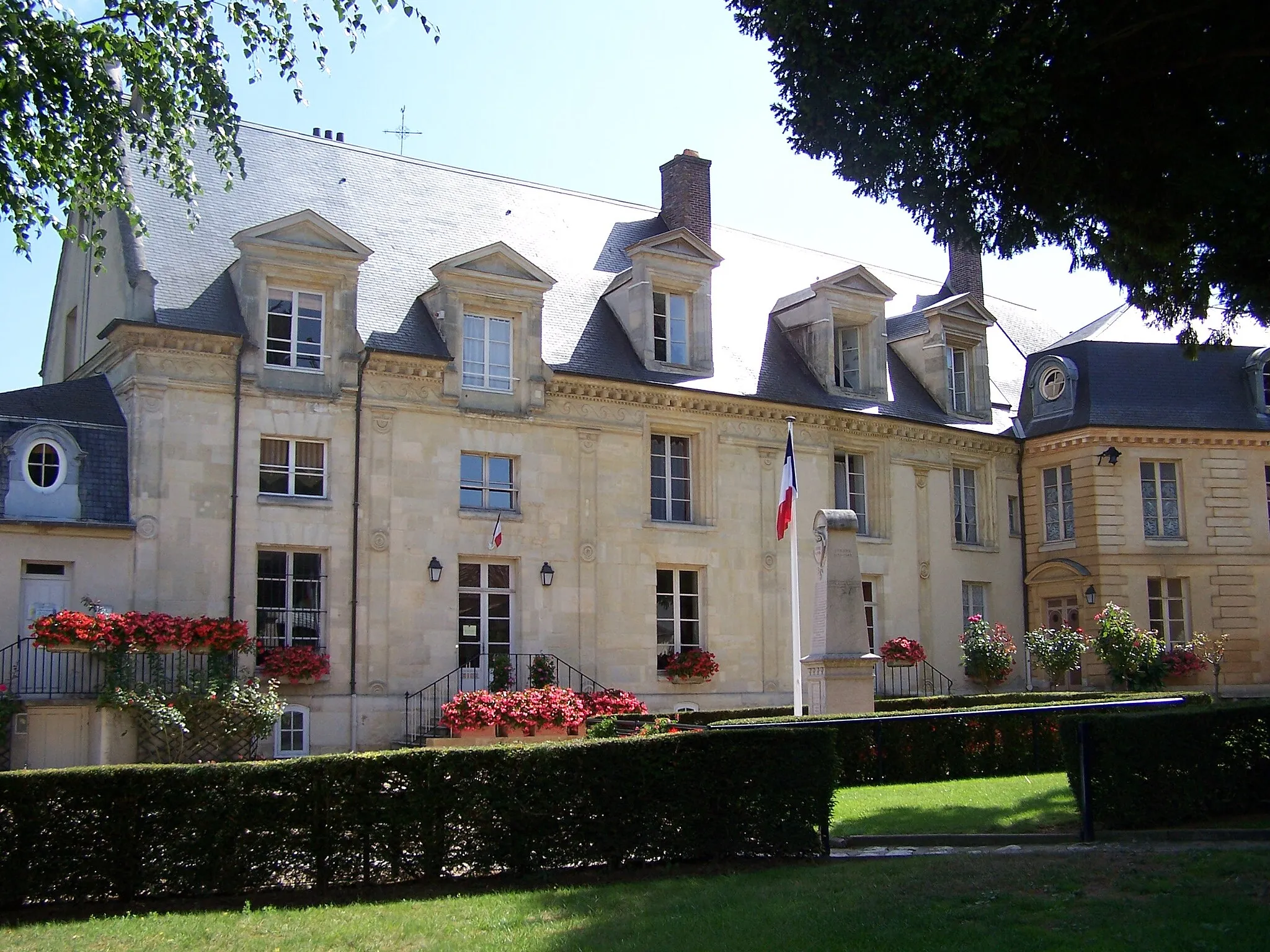 Photo showing: Hôtel de ville de Bazemont (Yvelines, France). Photo personnelle.
Town hall of Bazemont (Yvelines, France). Personal photo.
Auteur/Author : Henry Salomé