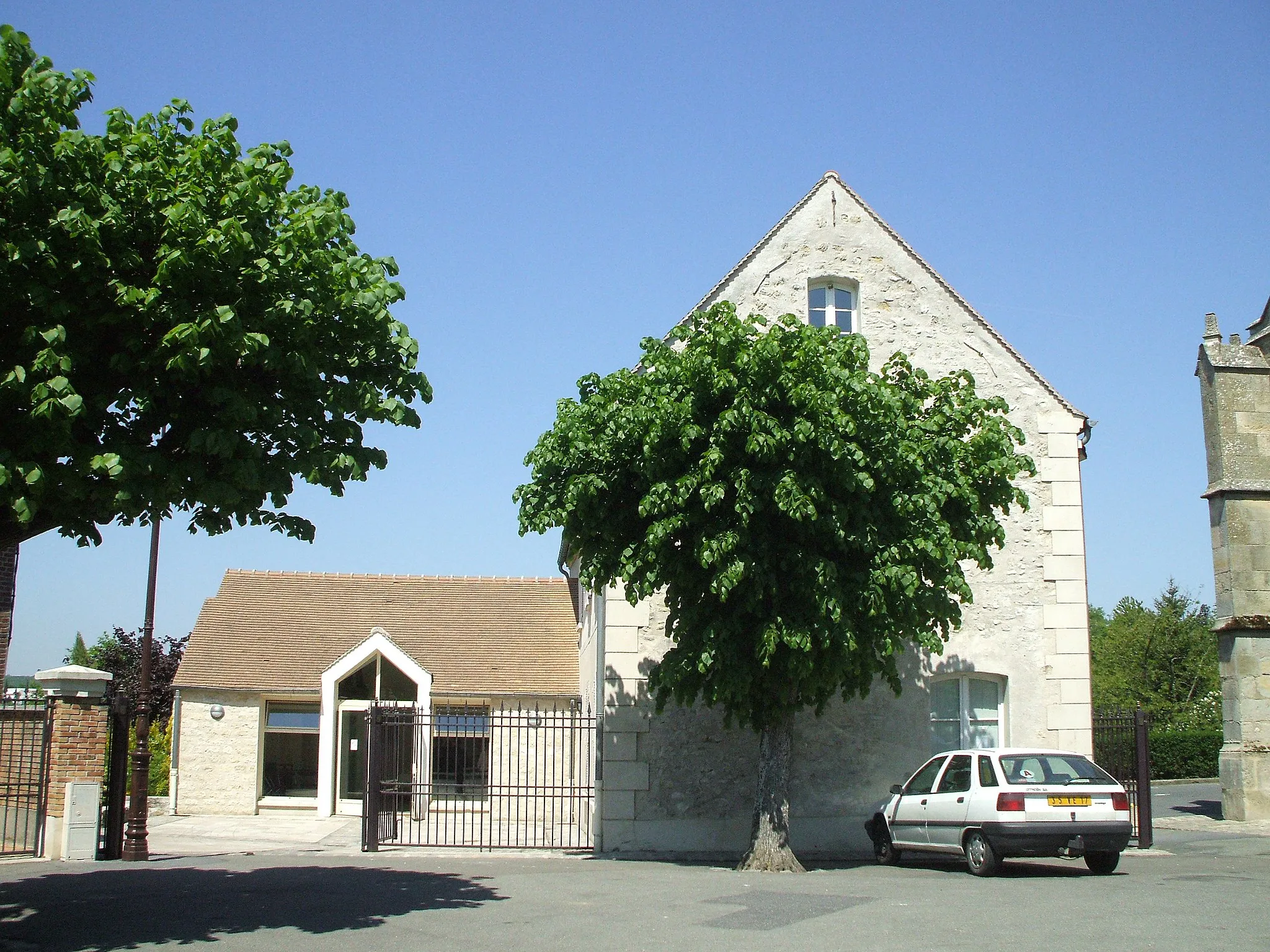 Photo showing: mediatheque de belloy en france val d'oise