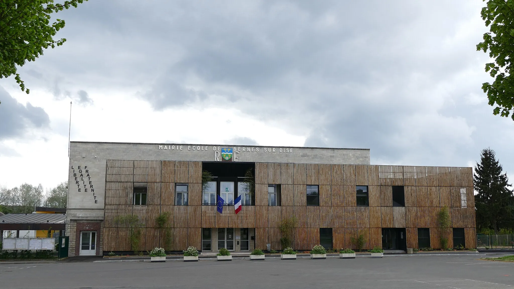 Photo showing: The city hall in Bernes-sur-Oise (Val d'Oise, Île-de-France, France).