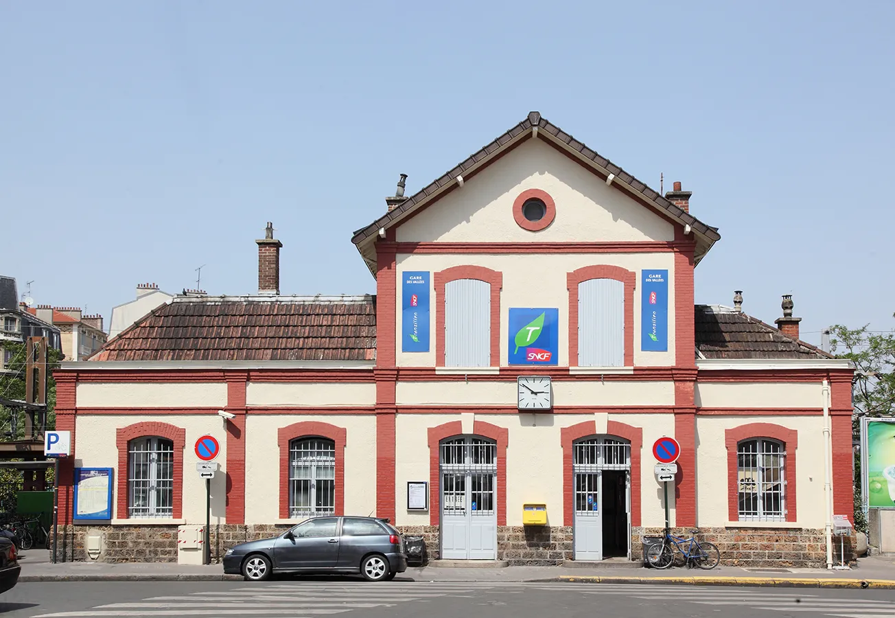 Photo showing: Gare des Vallées
La Garenne-Colombes (92250)

© Christophe Taamourte / La Garenne-Colombes