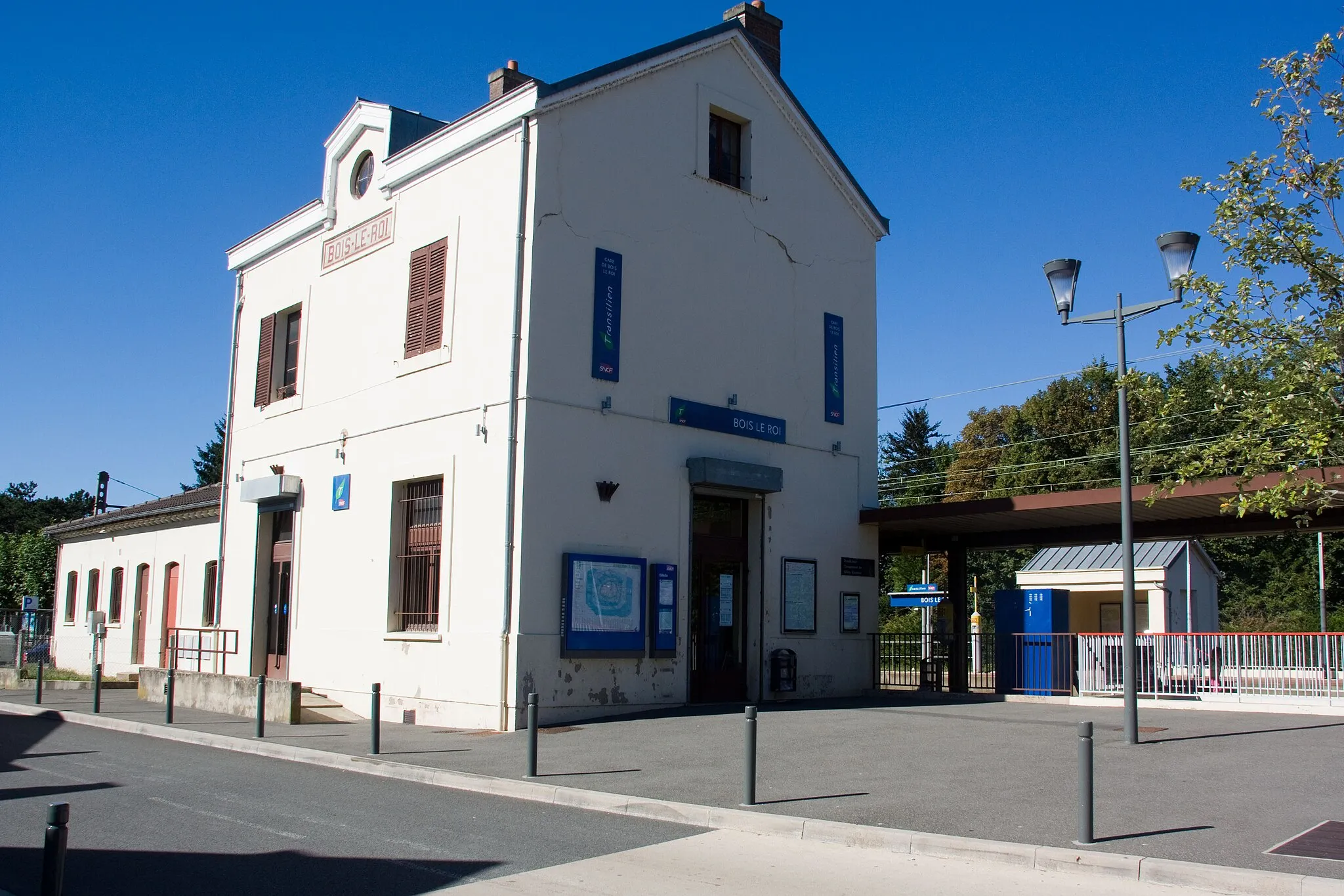 Photo showing: Gare de Bois-le-Roi,  Bois-le-Roi, Seine-et-Marne, France