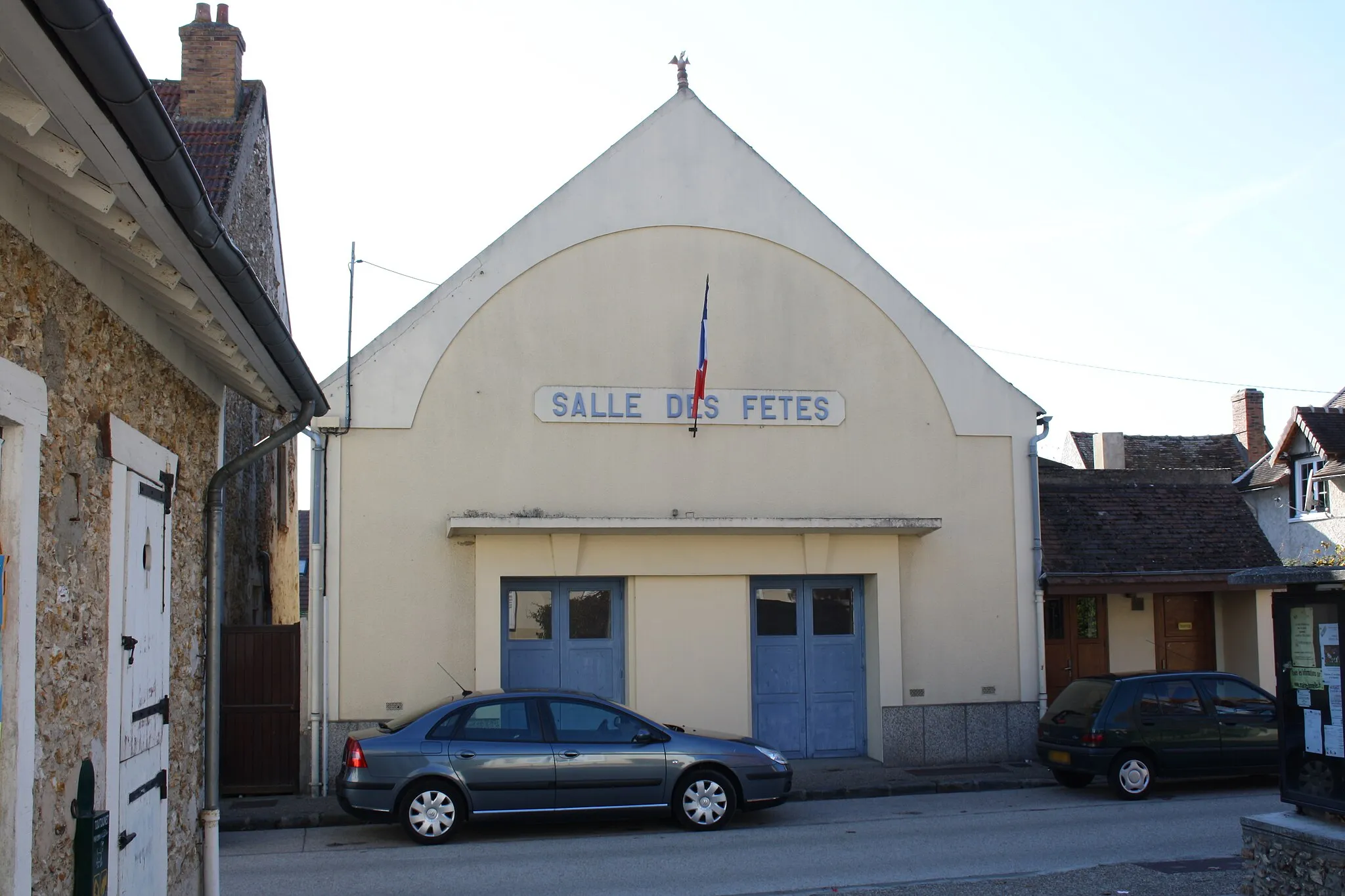 Photo showing: Town of Bonnelles, France.