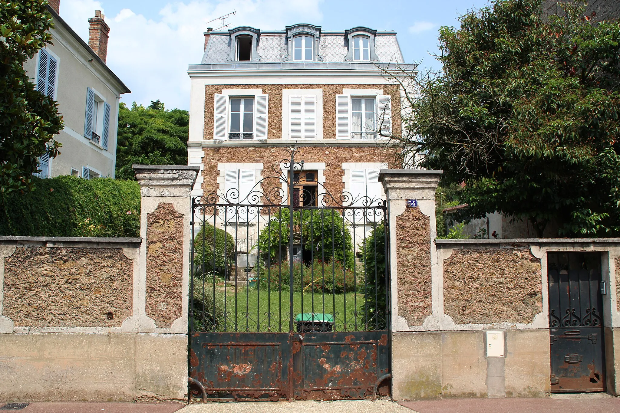 Photo showing: Building in Brétigny-sur-Orge, France.