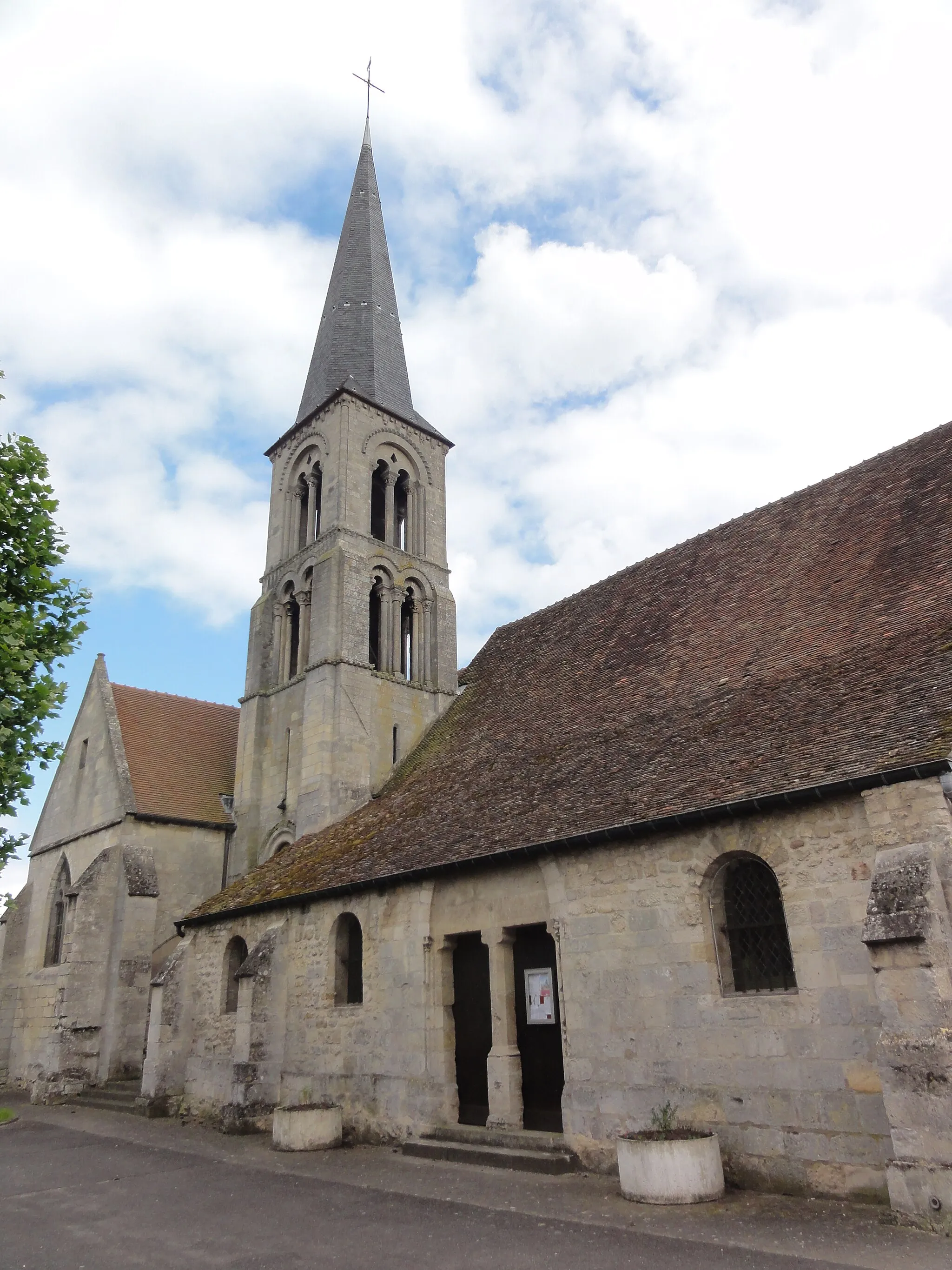 Photo showing: This building is indexed in the base Mérimée, a database of architectural heritage maintained by the French Ministry of Culture, under the reference PA00080011 .