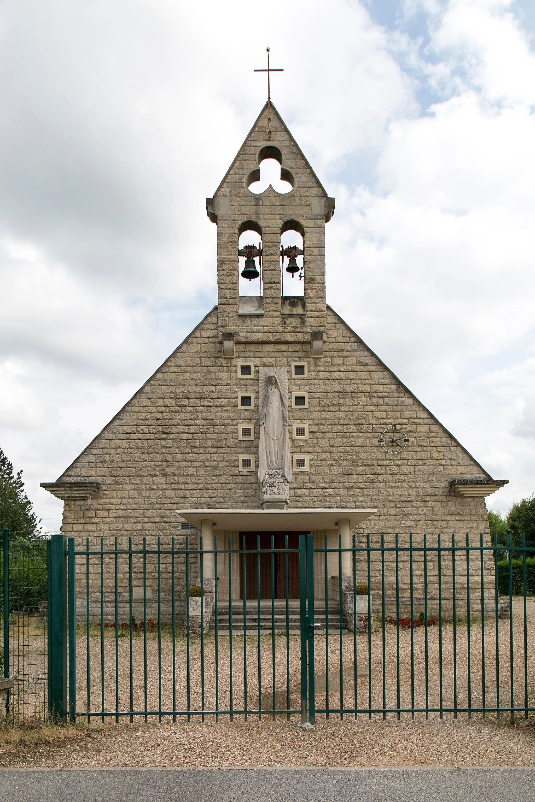 Photo showing: Église