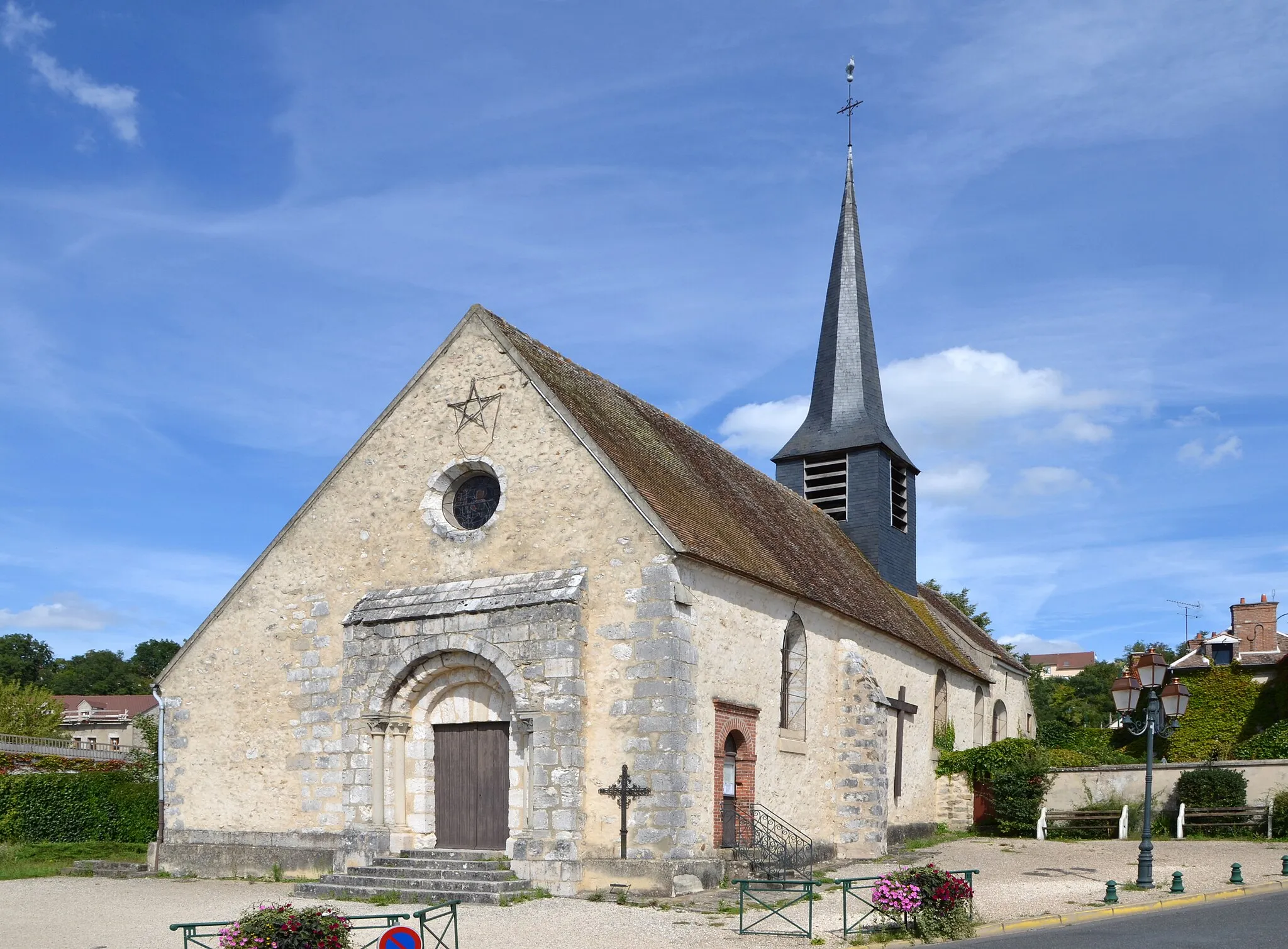 Photo showing: Church Notre-Dame in Champagne sur Seine, Seine et Marne, France
