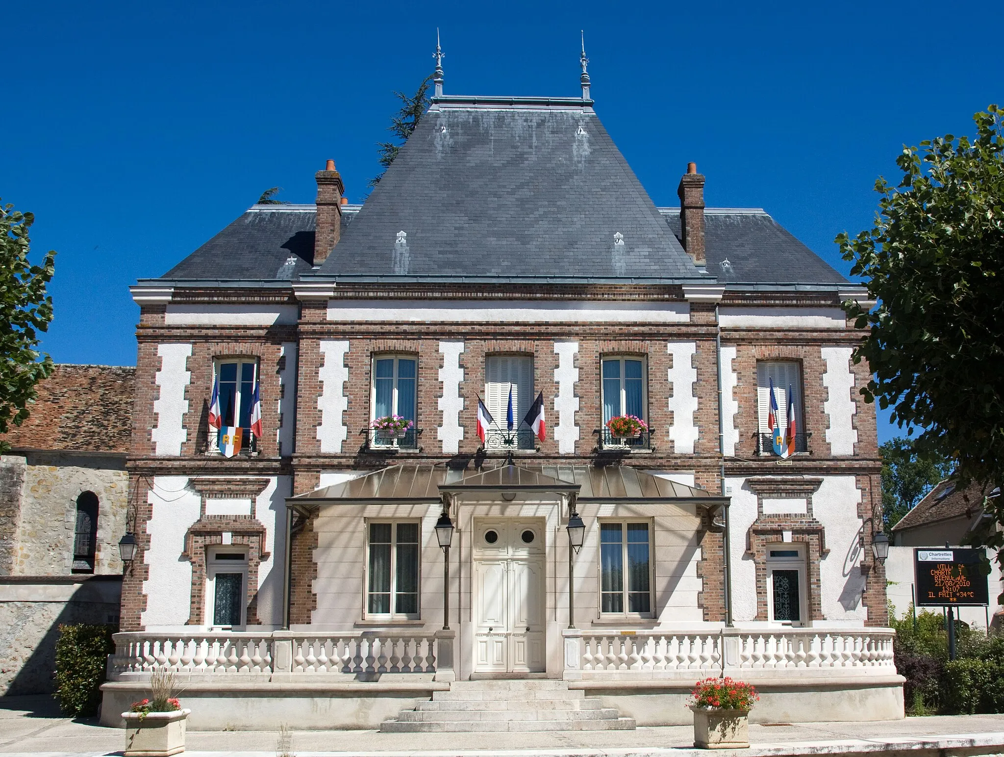 Photo showing: Mairie de Chartrettes, Seine-et-Marne, France