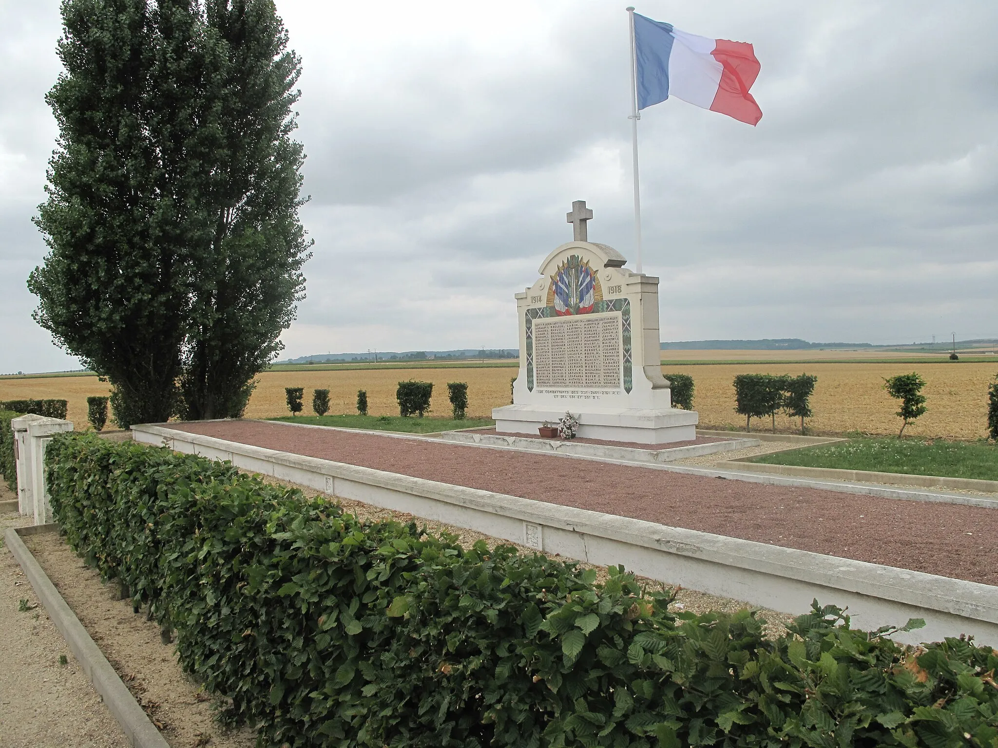 Photo showing: Memorial of Chauconin-Neufmontiers, Seine-et-Marne, France. It contains the remainings of 133 French soldiers fallen here during a counter-attack in september 1914, at the beginning of the WWI. Among them, their leutnant, the French writer Charles Péguy 1873-1914)